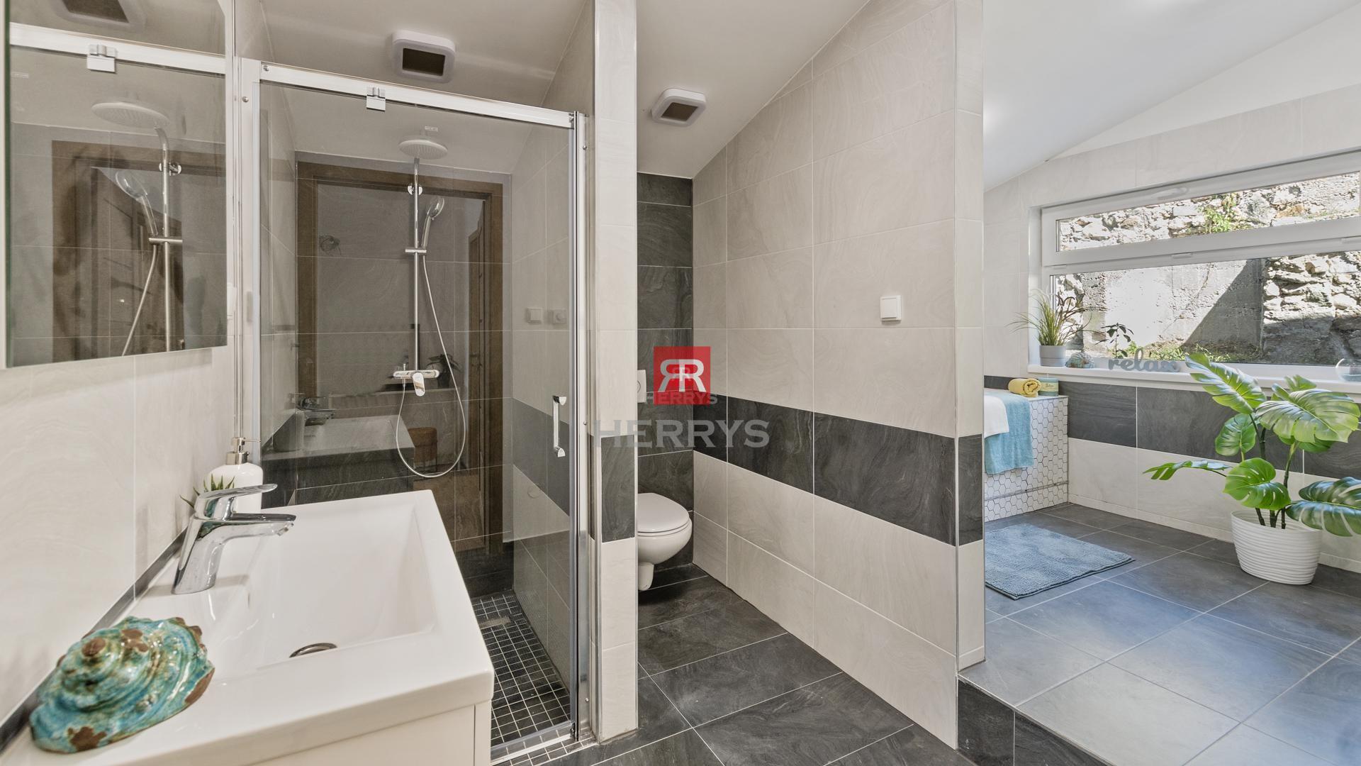 HERRYS – Na prenájom štýlový dom s krásnym pozemkom a výhľadom na hrad Devín