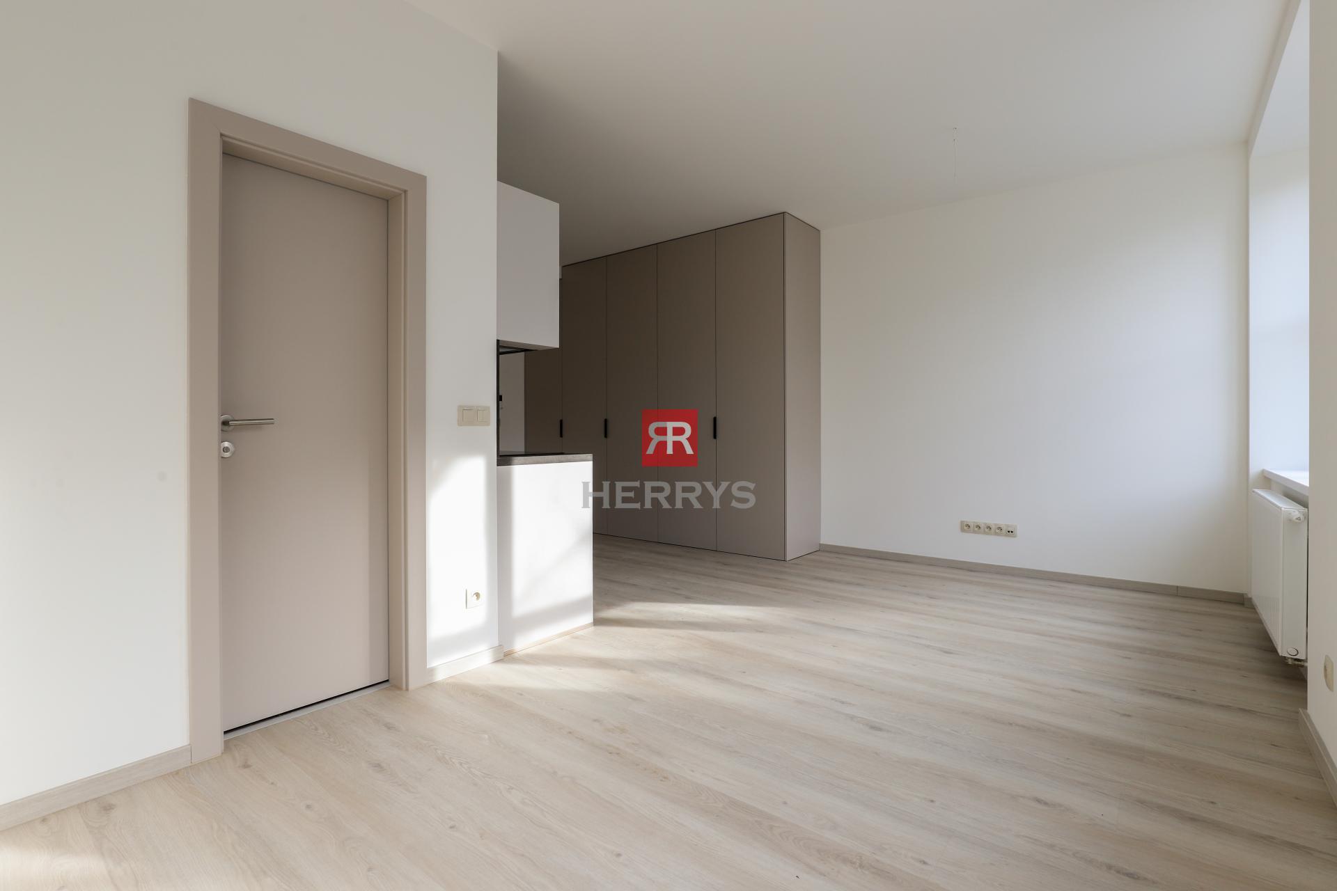 HERRYS – Na predaj atraktívny 1-izbový apartmán v&nbsp;centre, v pamiatkovej budove UNO Poštová Residence