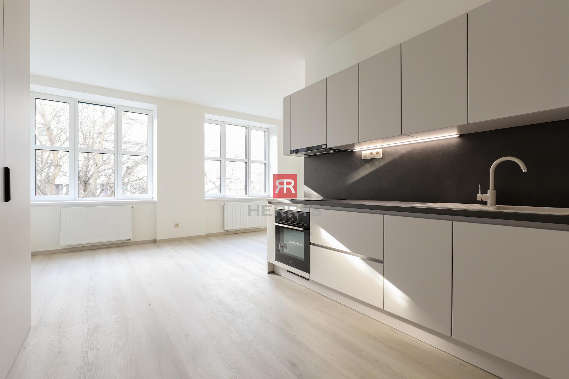 HERRYS – Na predaj atraktívny 1-izbový apartmán v&nbsp;centre, v pamiatkovej budove UNO Poštová Residence