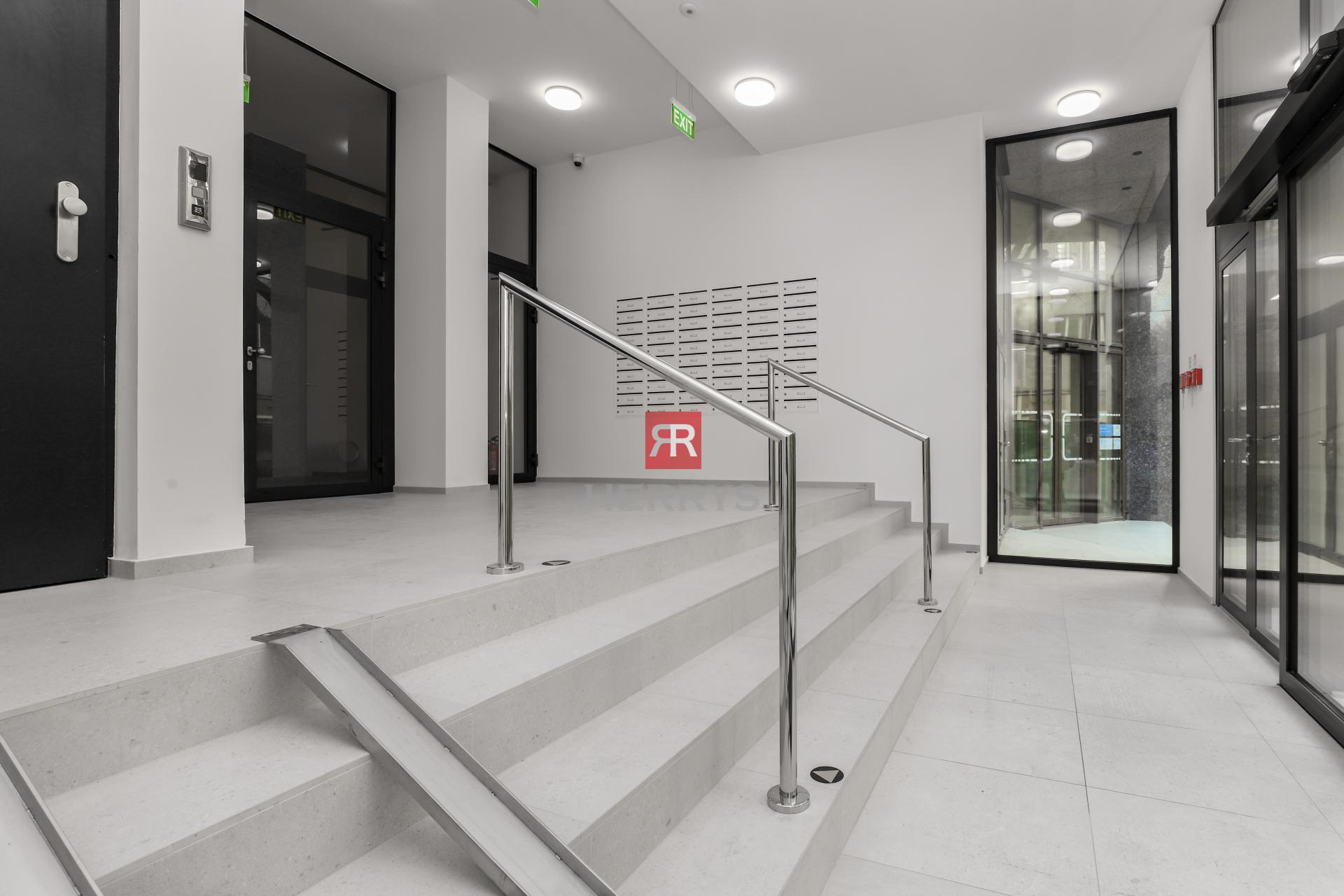 HERRYS – Na predaj atraktívny 1-izbový apartmán v&nbsp;centre, v pamiatkovej budove UNO Poštová Residence