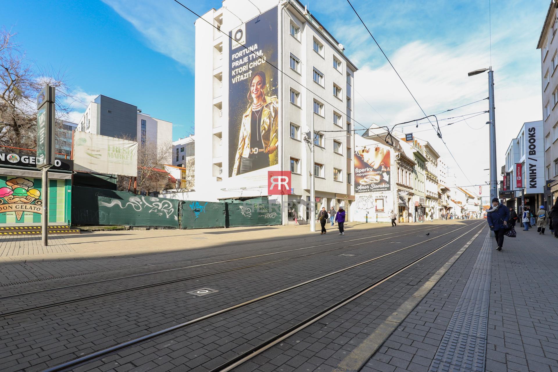 HERRYS – Na predaj atraktívny 1-izbový apartmán v&nbsp;centre, v pamiatkovej budove UNO Poštová Residence