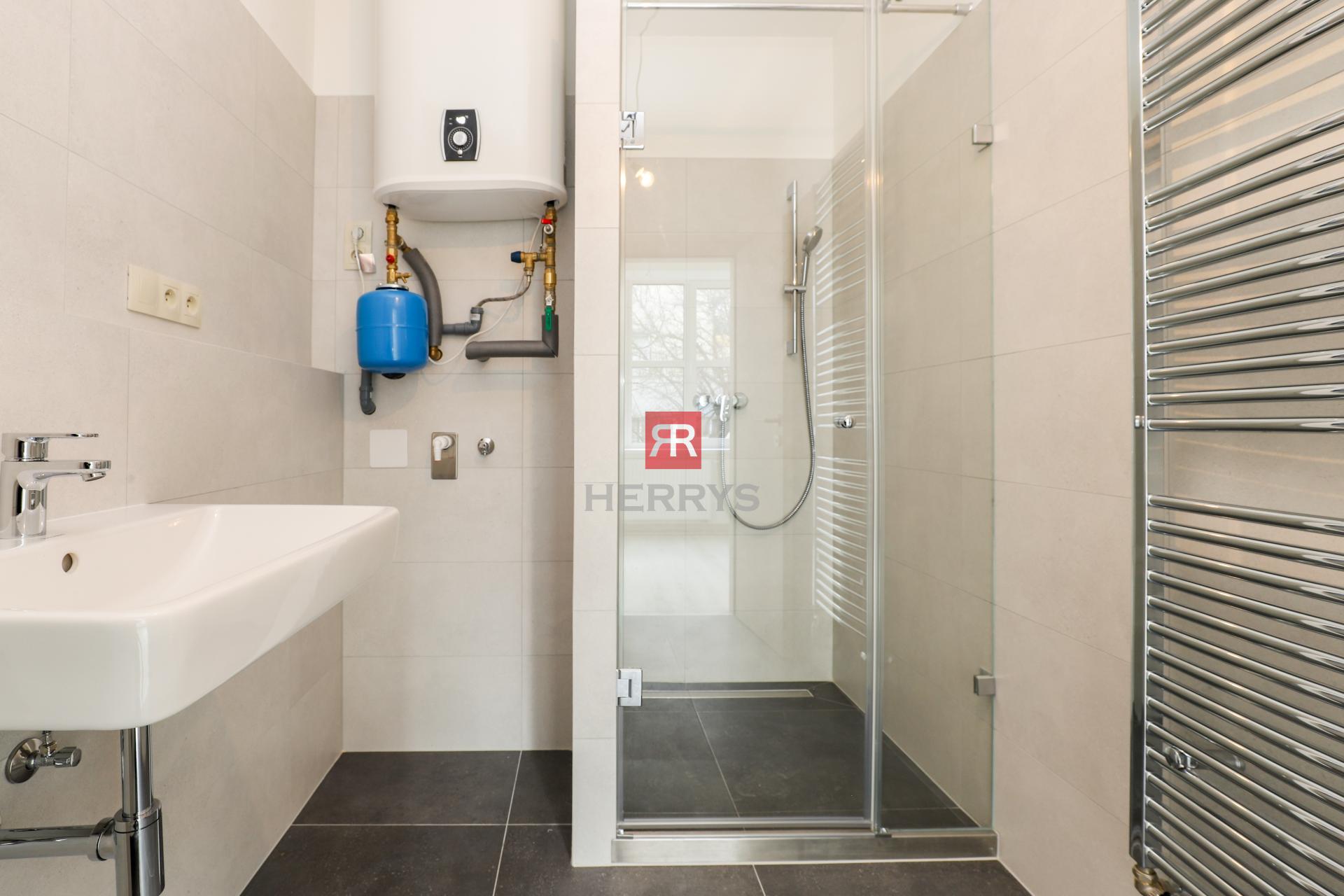 HERRYS – Na predaj atraktívny 1-izbový apartmán v&nbsp;centre, v pamiatkovej budove UNO Poštová Residence