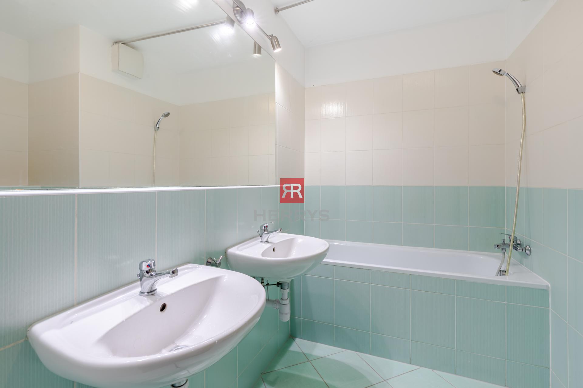 HERRYS - Na predaj priestranný 3 izbový byt s veľkou terasou a úžasným výhľadom na celé mesto