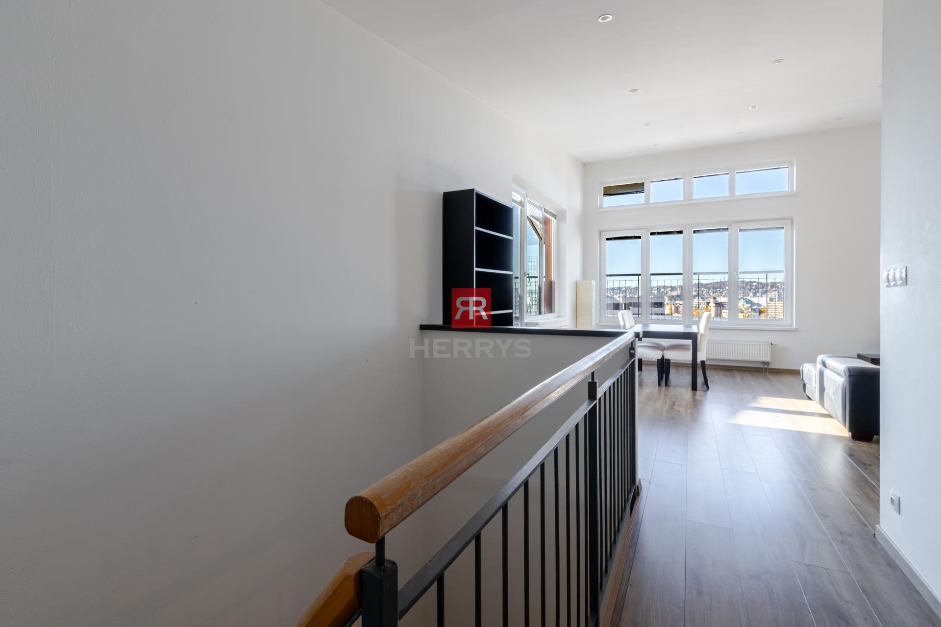 HERRYS - Na predaj priestranný 3 izbový byt s veľkou terasou a úžasným výhľadom na celé mesto
