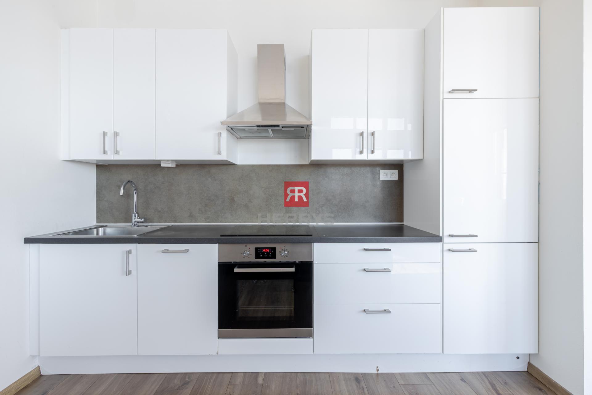 HERRYS - Na predaj priestranný 3 izbový byt s veľkou terasou a úžasným výhľadom na celé mesto