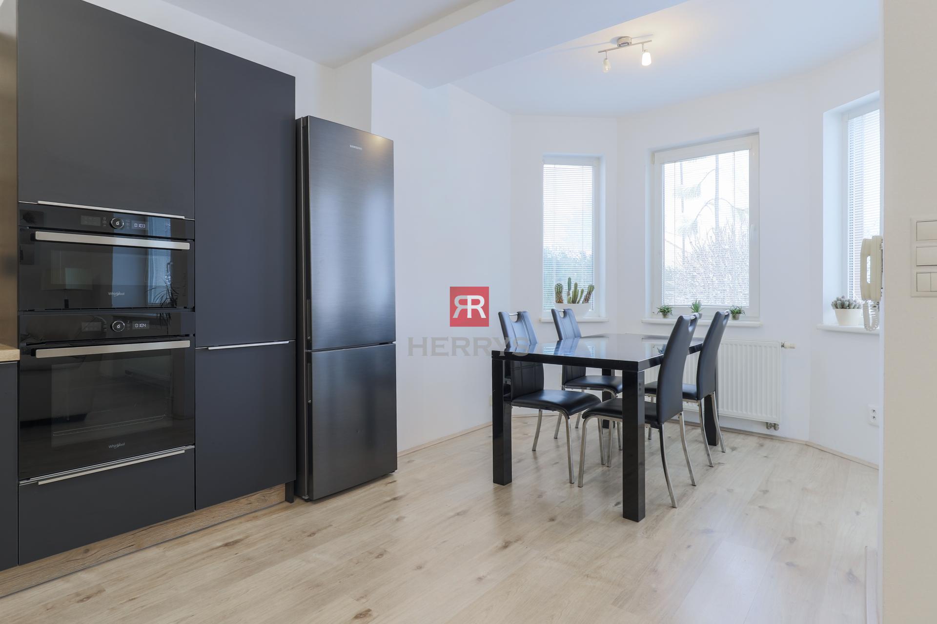 HERRYS - Na prenájom priestranný 2 izbový byt &nbsp;na prízemí rodinného domu, v pokojnej časti Ružinova&nbsp;