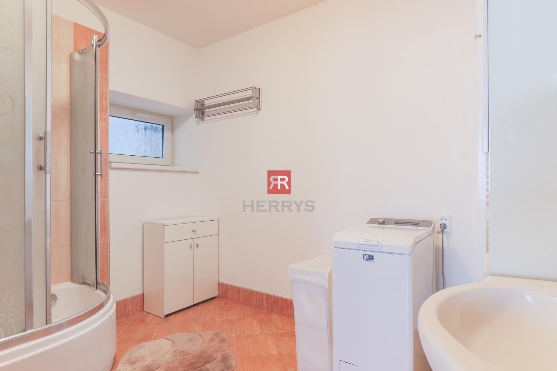 HERRYS - Na prenájom priestranný 2 izbový byt &nbsp;na prízemí rodinného domu, v pokojnej časti Ružinova&nbsp;