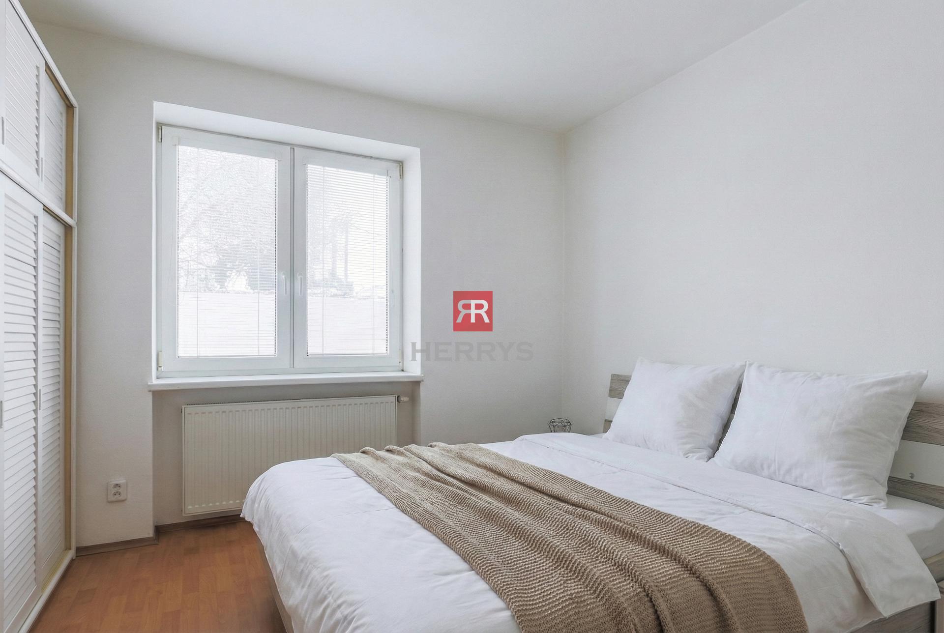 HERRYS - Na prenájom priestranný 2 izbový byt &nbsp;na prízemí rodinného domu, v pokojnej časti Ružinova&nbsp;