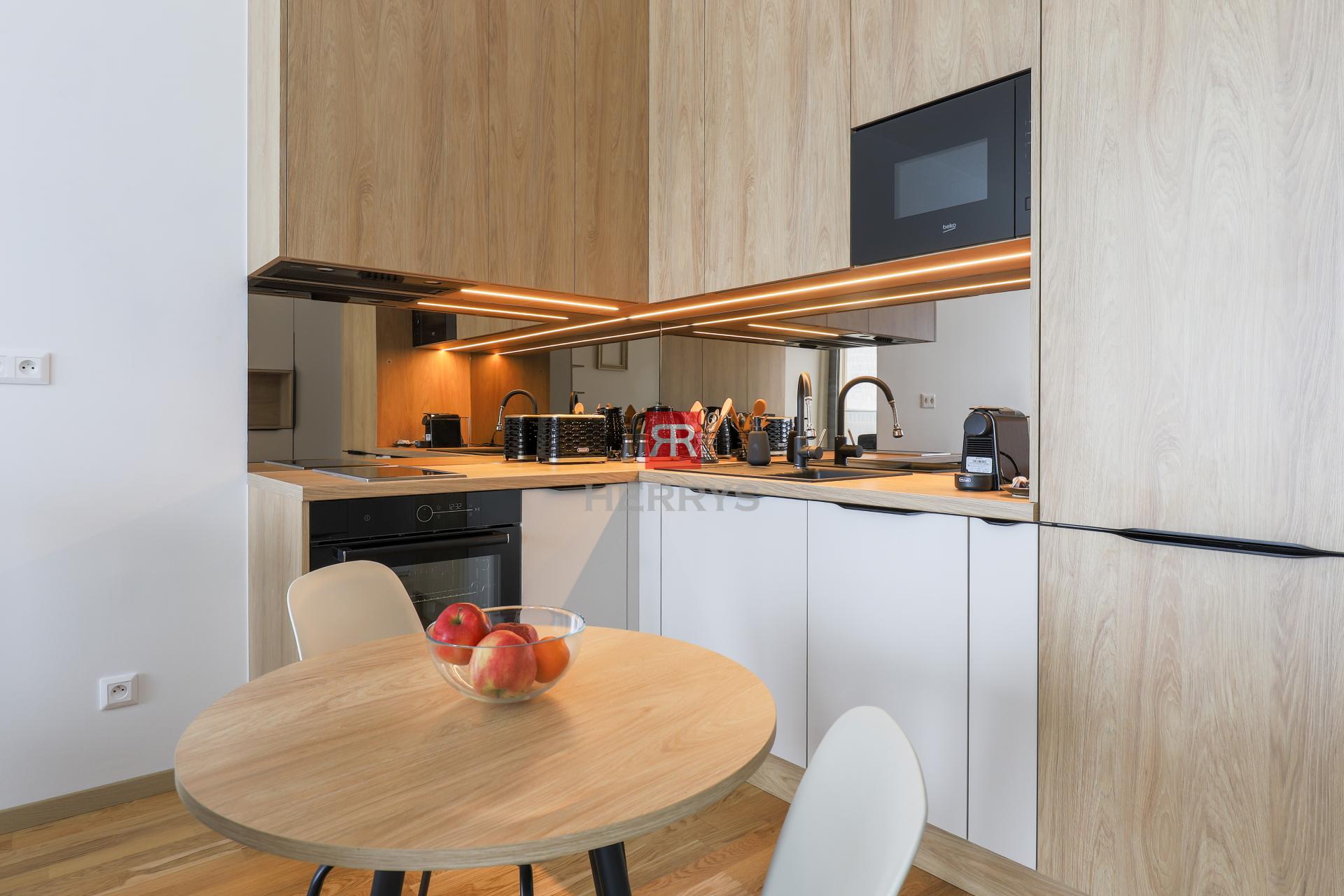 HERRYS - Prenájom moderný 1 izbový byt v prémiovom projekte Metropolis, s parkovacím miestom.&nbsp;