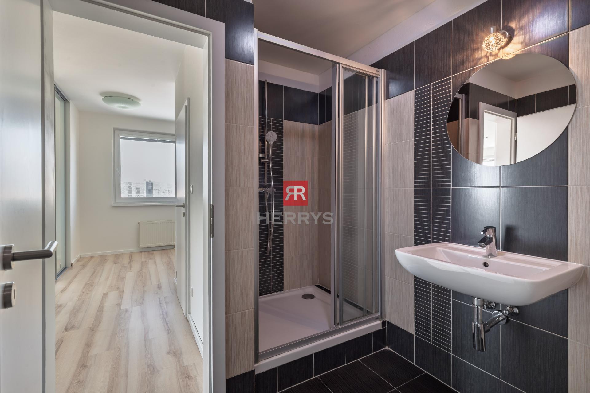 Herrys - na predaj veľkometrážny 3 - izbový byt &nbsp;v Ružinove (Martinčeková ulica)