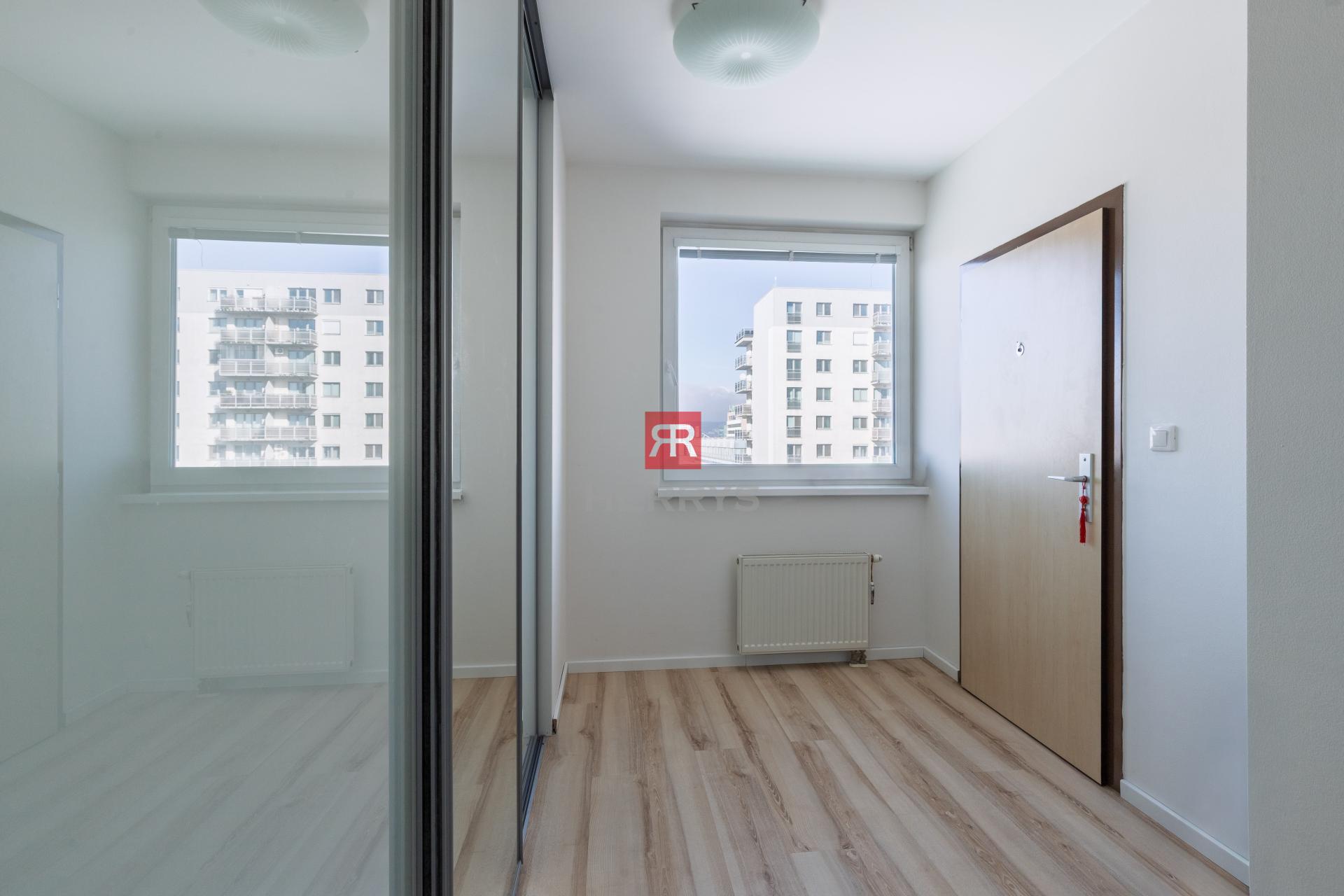 Herrys - na predaj veľkometrážny 3 - izbový byt &nbsp;v Ružinove (Martinčeková ulica)