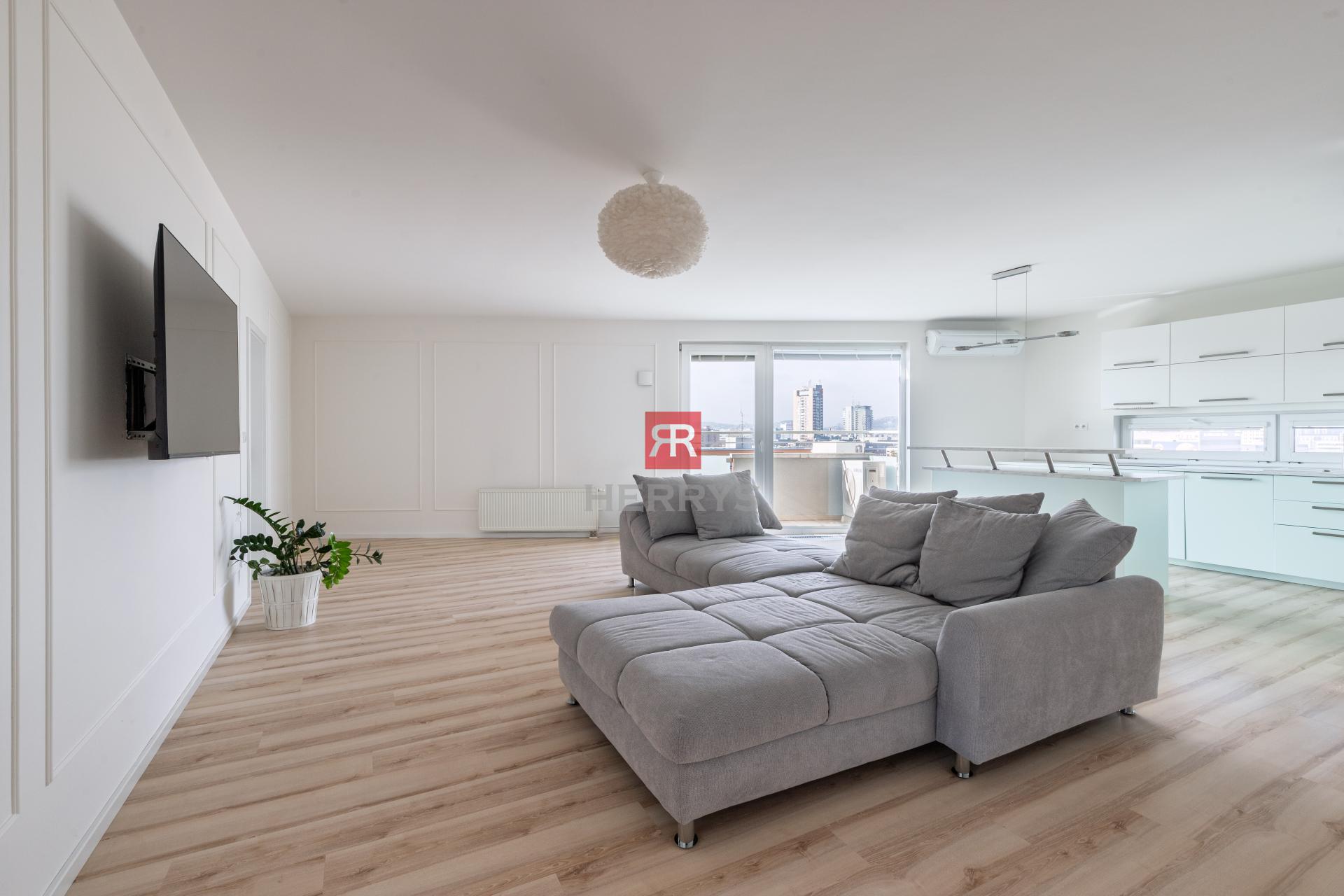 Herrys - na predaj veľkometrážny 3 - izbový byt &nbsp;v Ružinove (Martinčeková ulica)