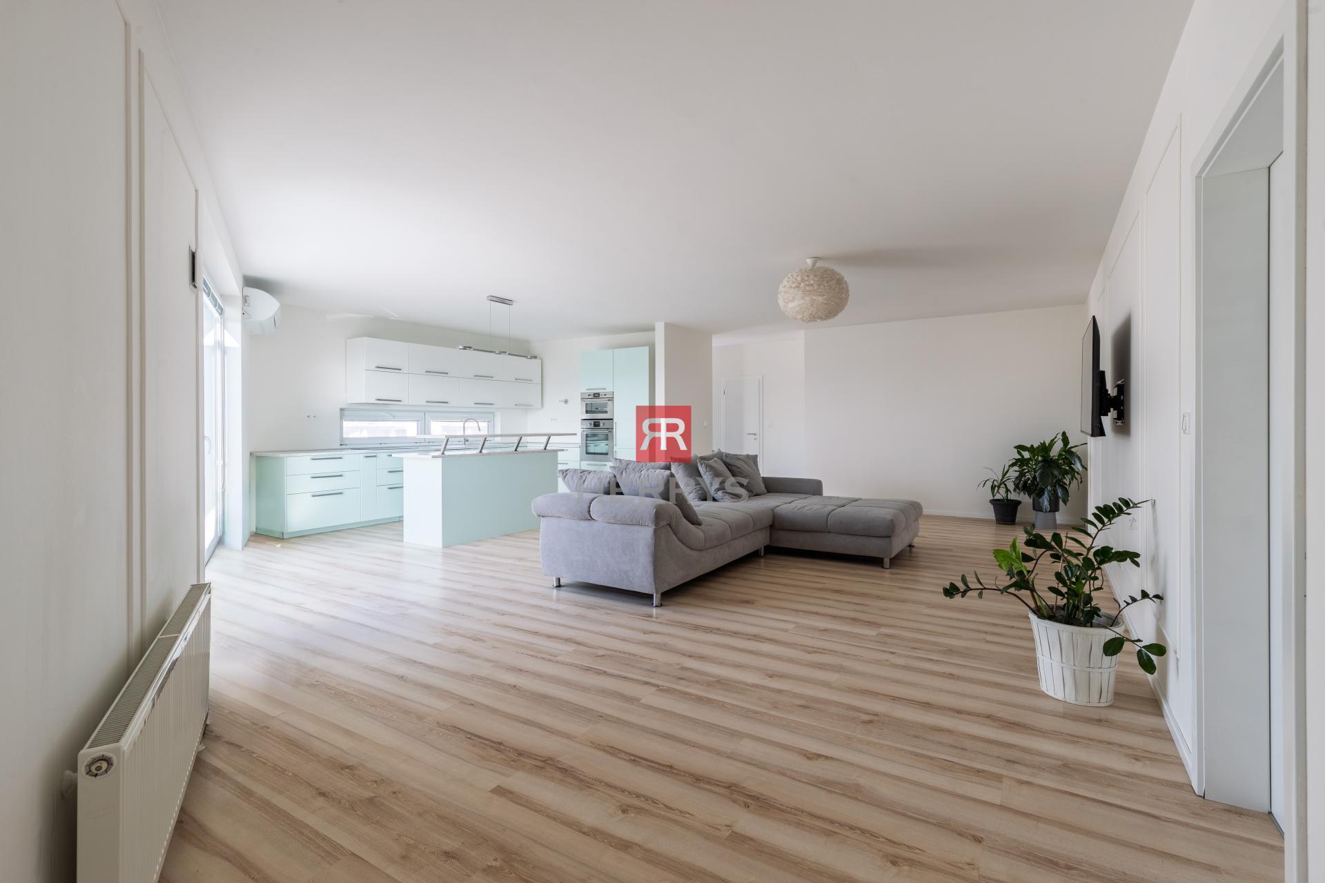 Herrys - na predaj veľkometrážny 3 - izbový byt &nbsp;v Ružinove (Martinčeková ulica)