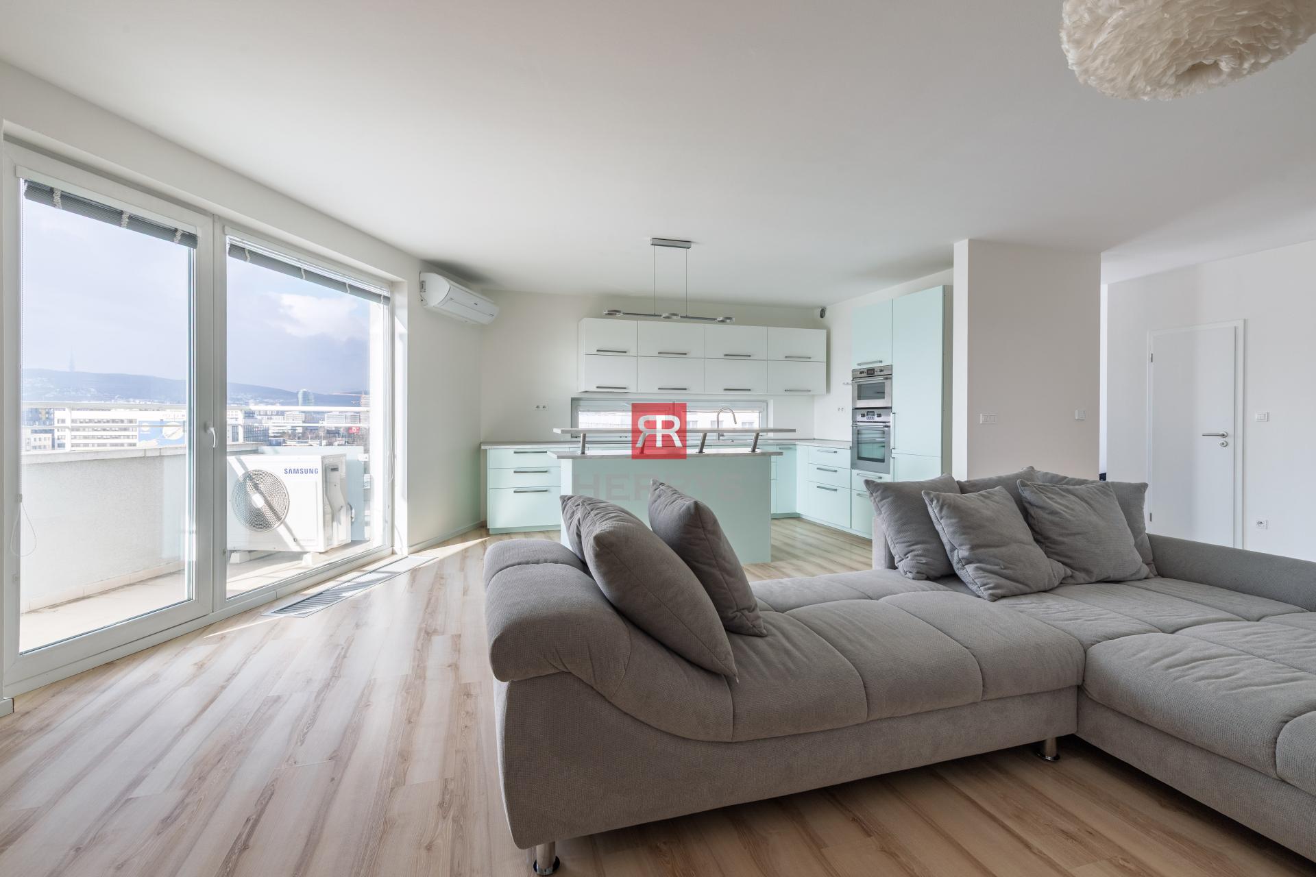 Herrys - na predaj veľkometrážny 3 - izbový byt &nbsp;v Ružinove (Martinčeková ulica)