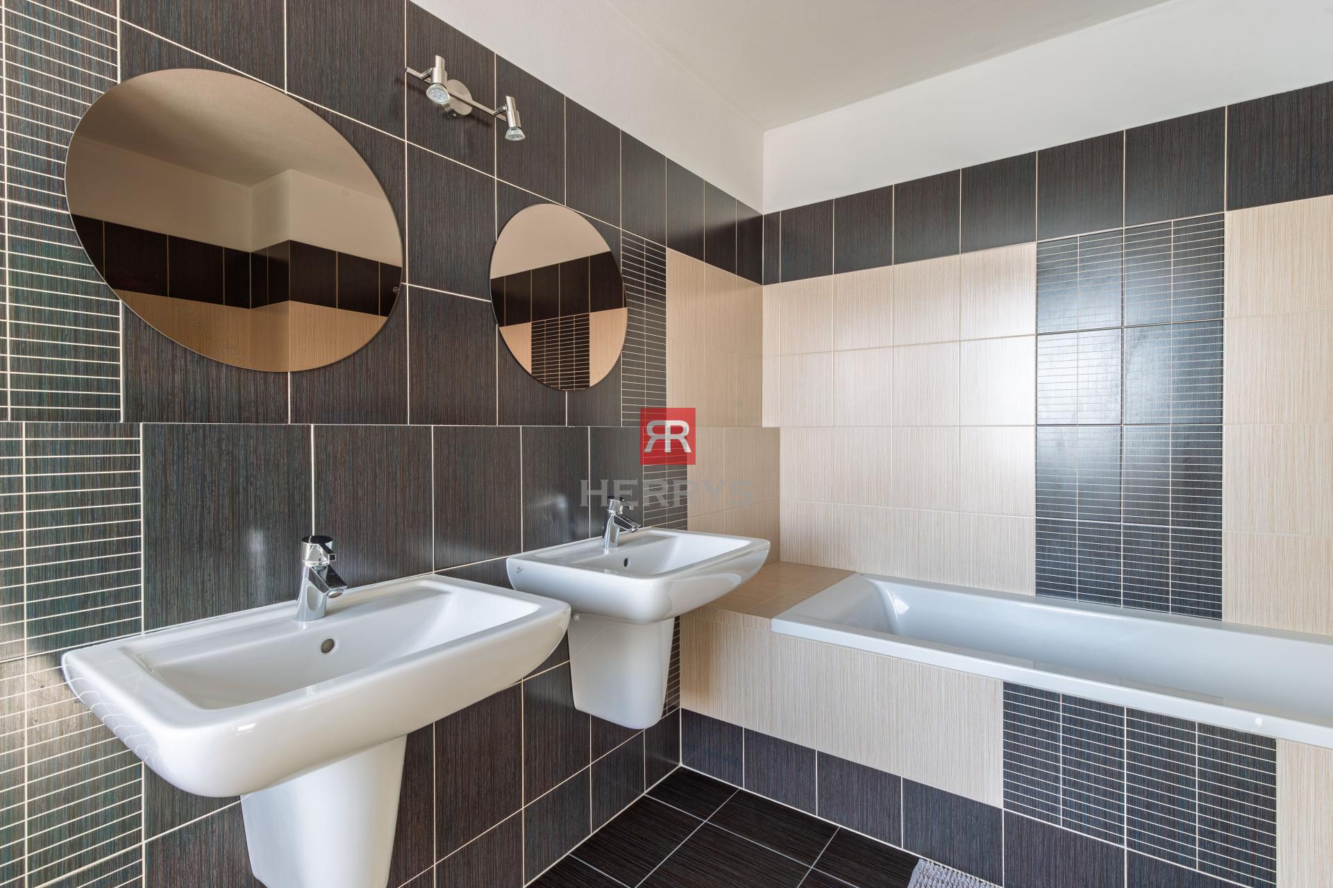 Herrys - na predaj veľkometrážny 3 - izbový byt &nbsp;v Ružinove (Martinčeková ulica)