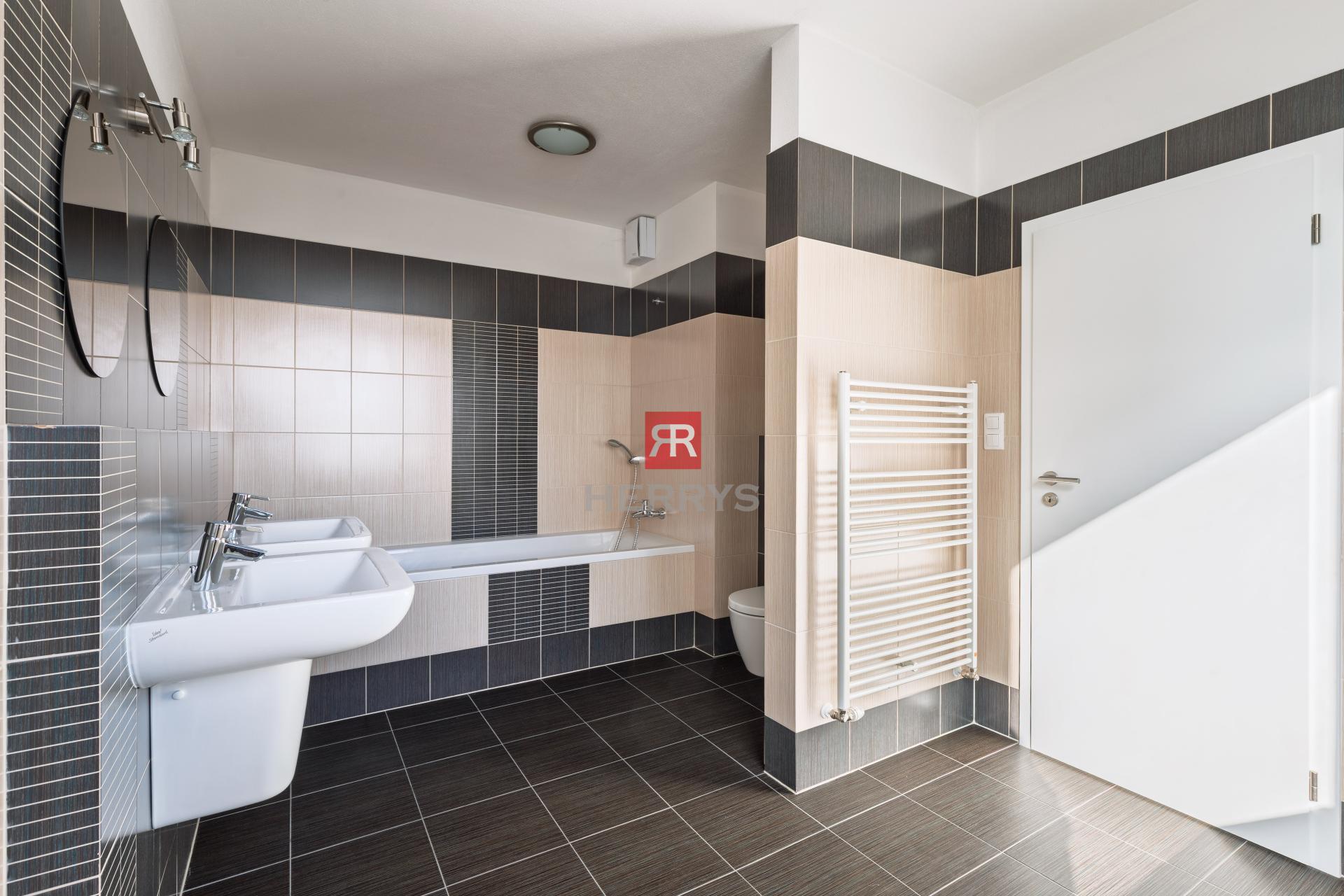 Herrys - na predaj veľkometrážny 3 - izbový byt &nbsp;v Ružinove (Martinčeková ulica)