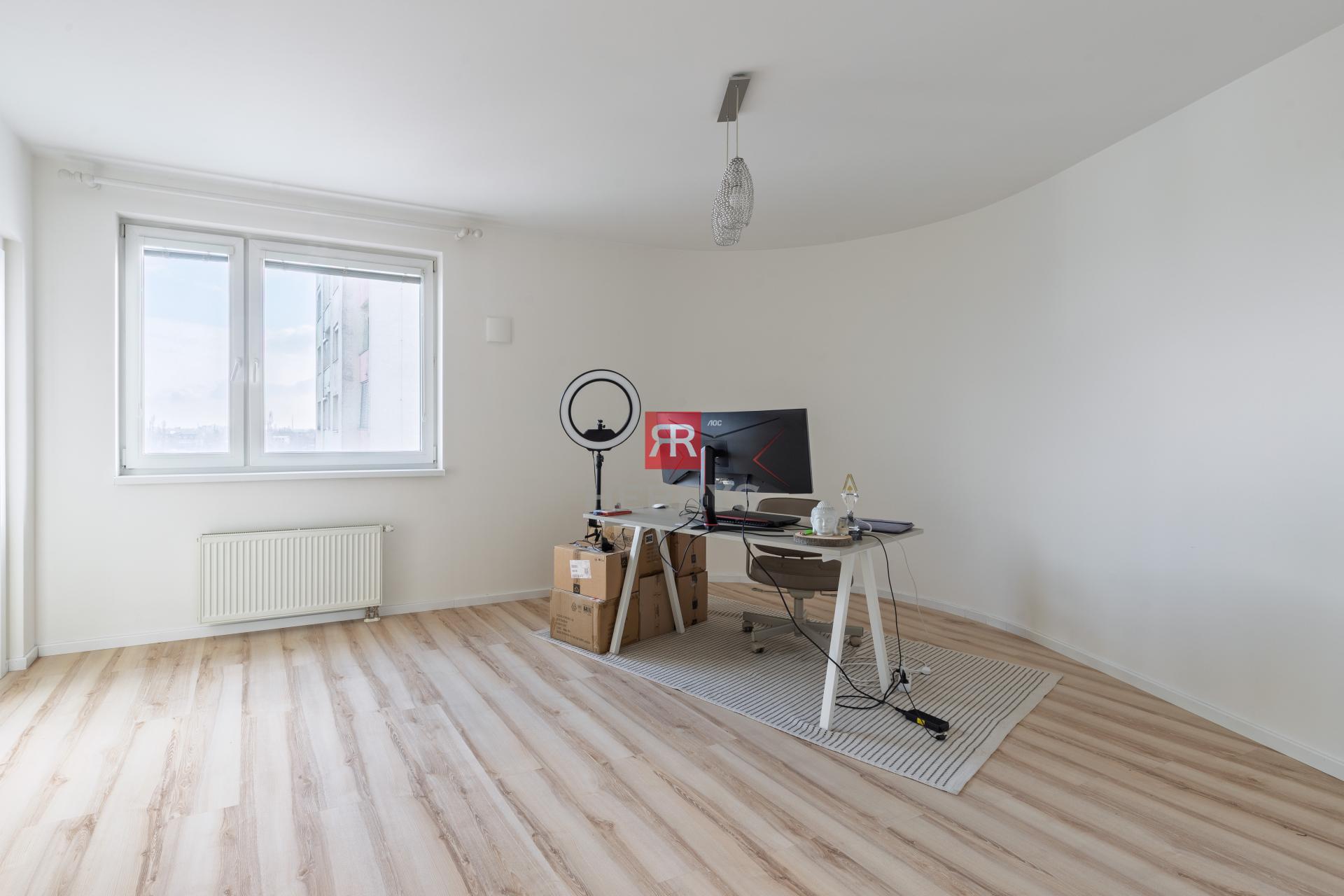 Herrys - na predaj veľkometrážny 3 - izbový byt &nbsp;v Ružinove (Martinčeková ulica)