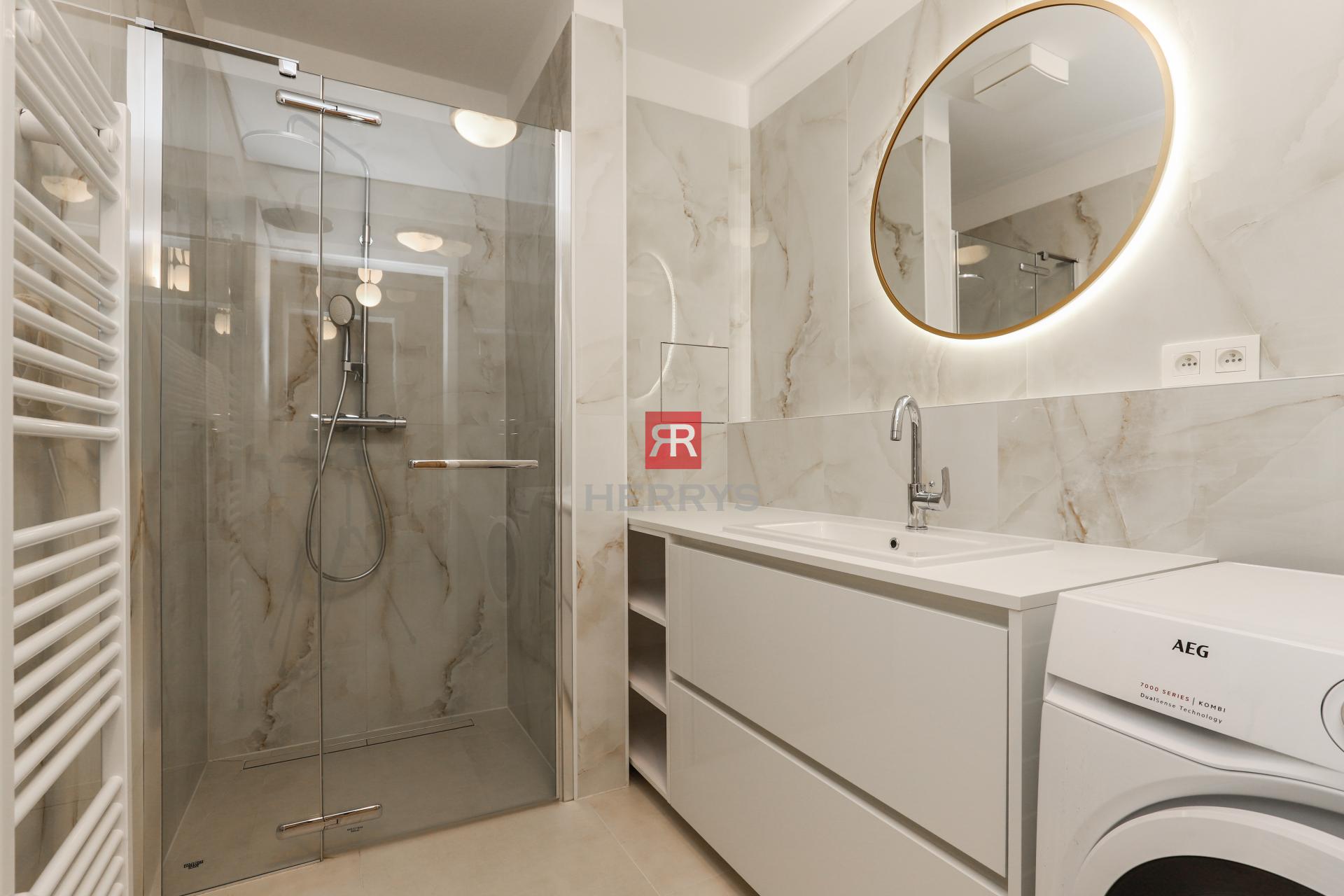 HERRYS - Na prenájom krásny svetlý a priestranný 2-izbový byt vo výbornej lokalite BA – Nové Mesto.