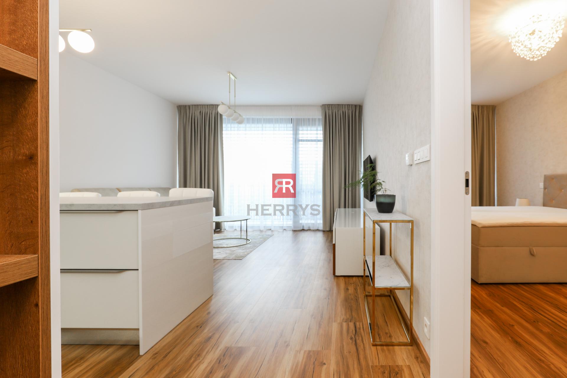 HERRYS - Na prenájom krásny svetlý a priestranný 2-izbový byt vo výbornej lokalite BA – Nové Mesto.