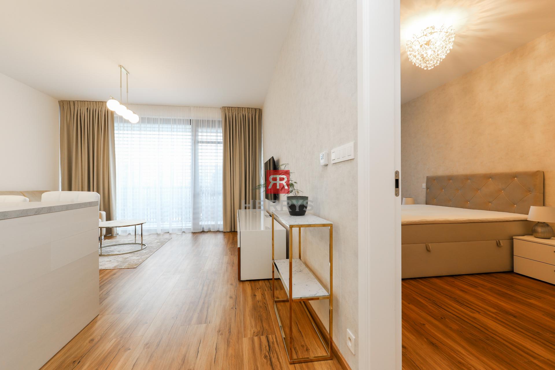 HERRYS - Na prenájom krásny svetlý a priestranný 2-izbový byt vo výbornej lokalite BA – Nové Mesto.