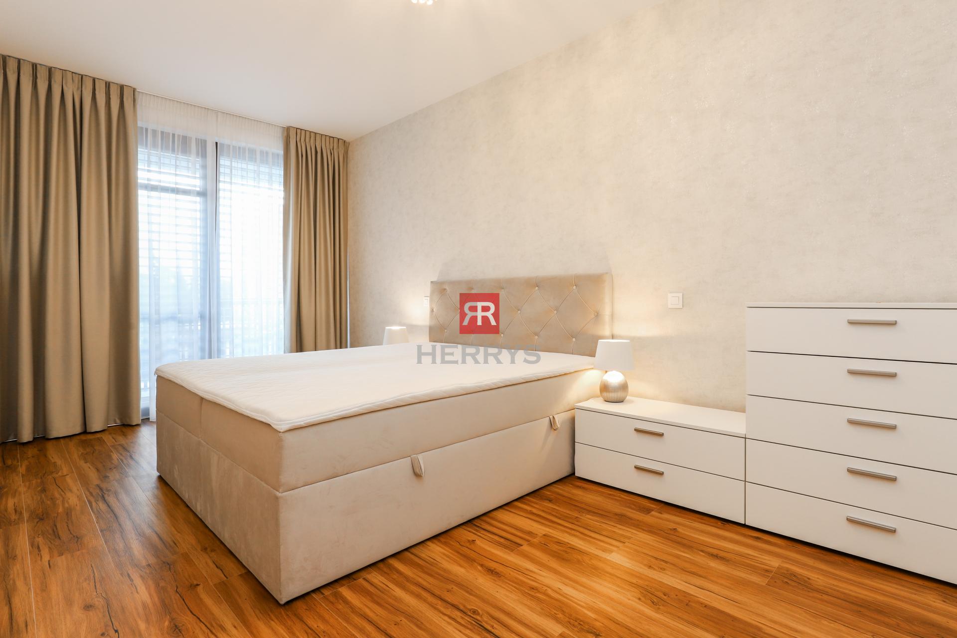 HERRYS - Na prenájom krásny svetlý a priestranný 2-izbový byt vo výbornej lokalite BA – Nové Mesto.