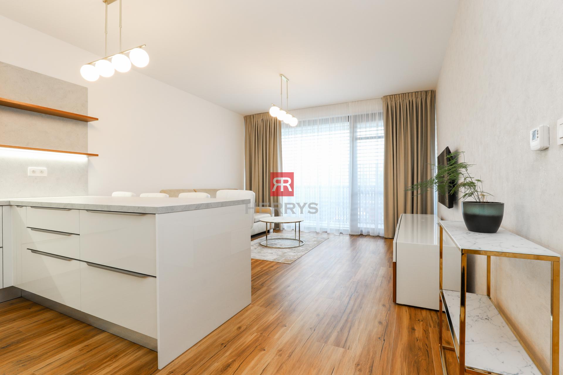 HERRYS - Na prenájom krásny svetlý a priestranný 2-izbový byt vo výbornej lokalite BA – Nové Mesto.
