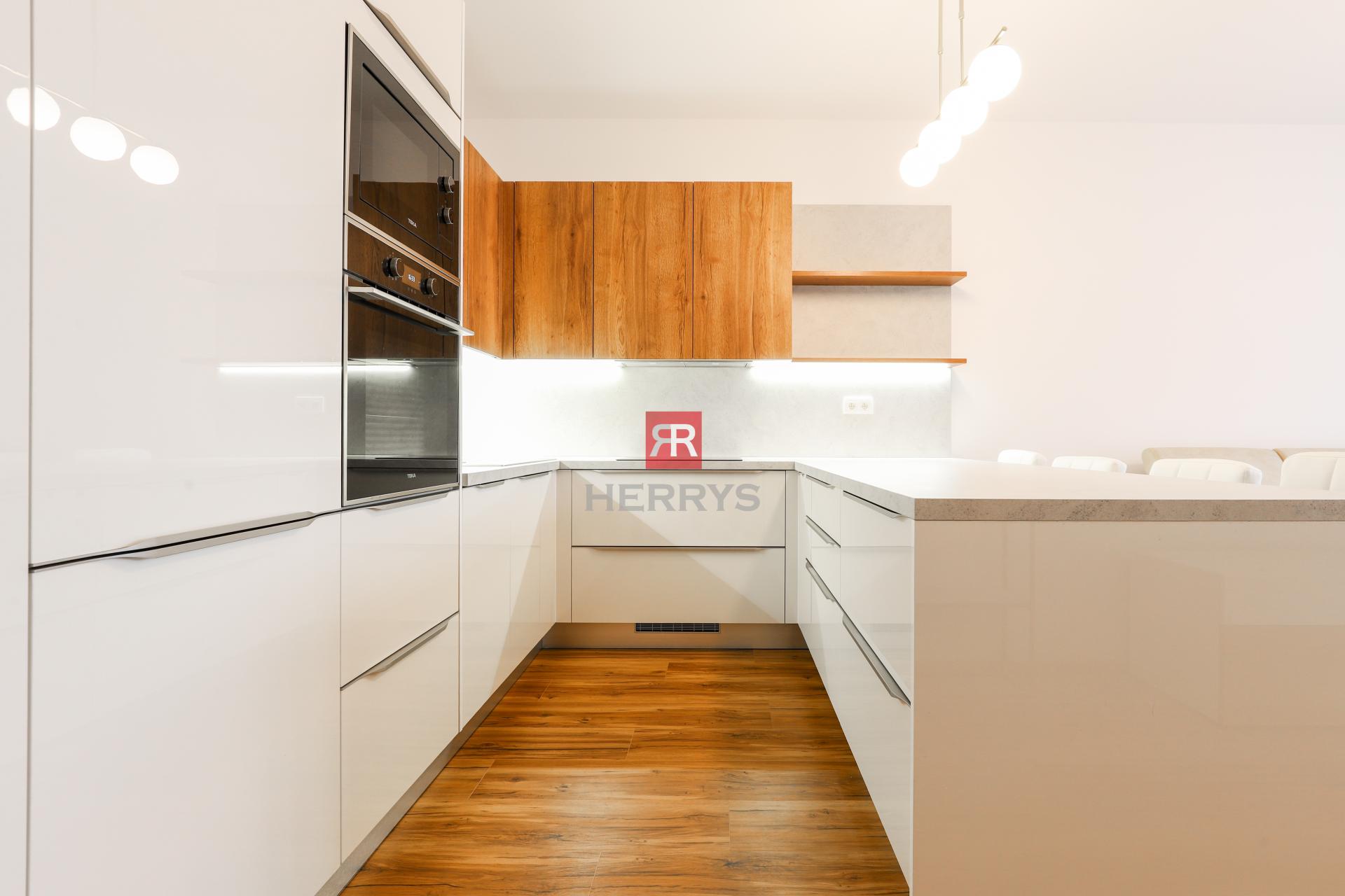 HERRYS - Na prenájom krásny svetlý a priestranný 2-izbový byt vo výbornej lokalite BA – Nové Mesto.