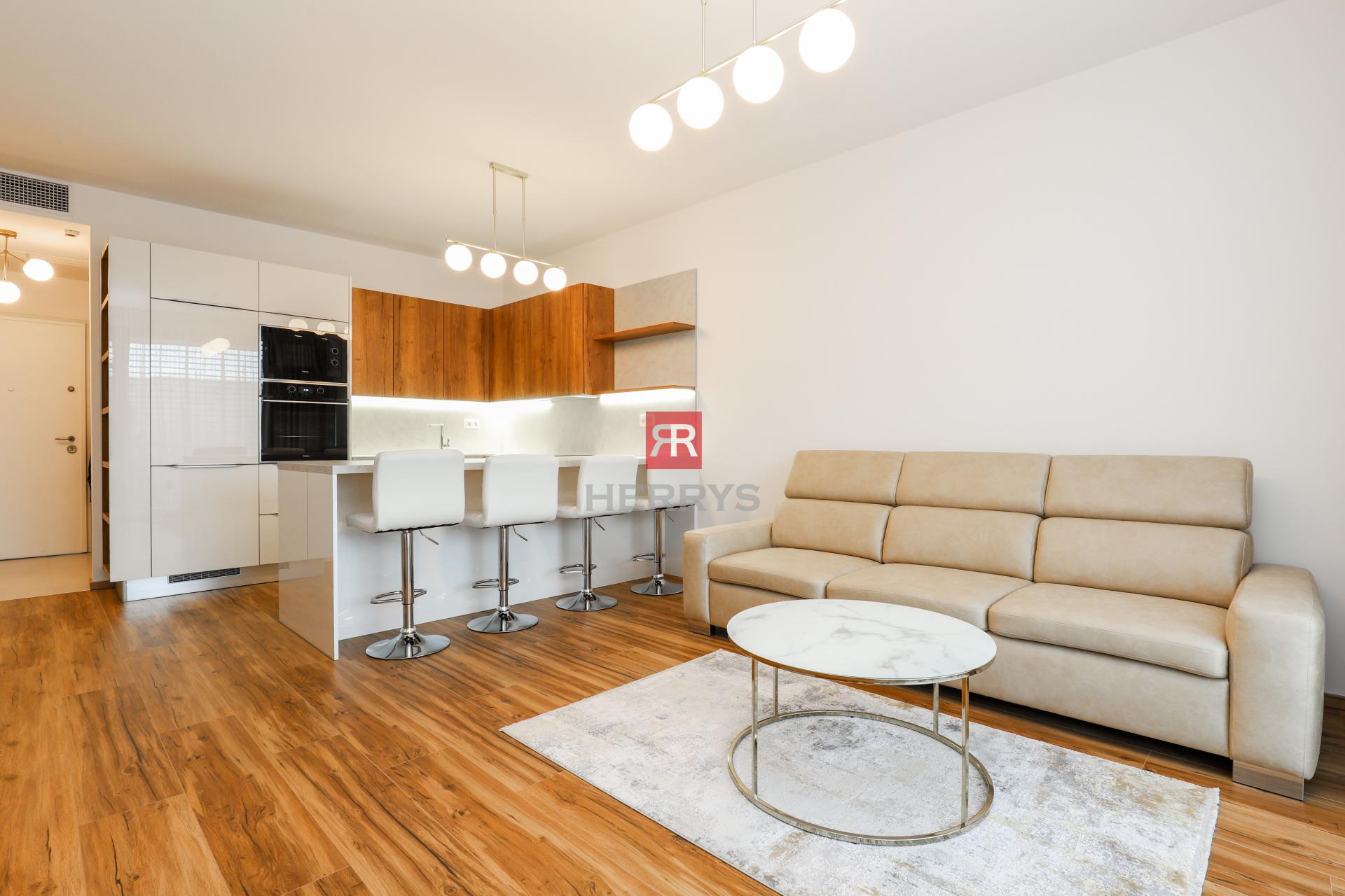 HERRYS - Na prenájom krásny svetlý a priestranný 2-izbový byt vo výbornej lokalite BA – Nové Mesto.