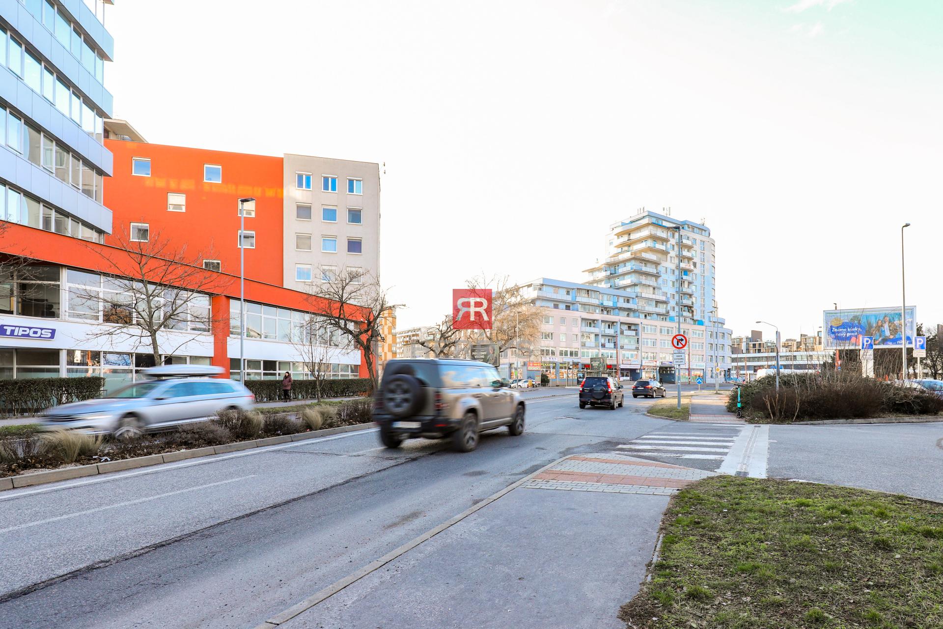 HERRYS - Na prenájom krásny svetlý a priestranný 2-izbový byt vo výbornej lokalite BA – Nové Mesto.