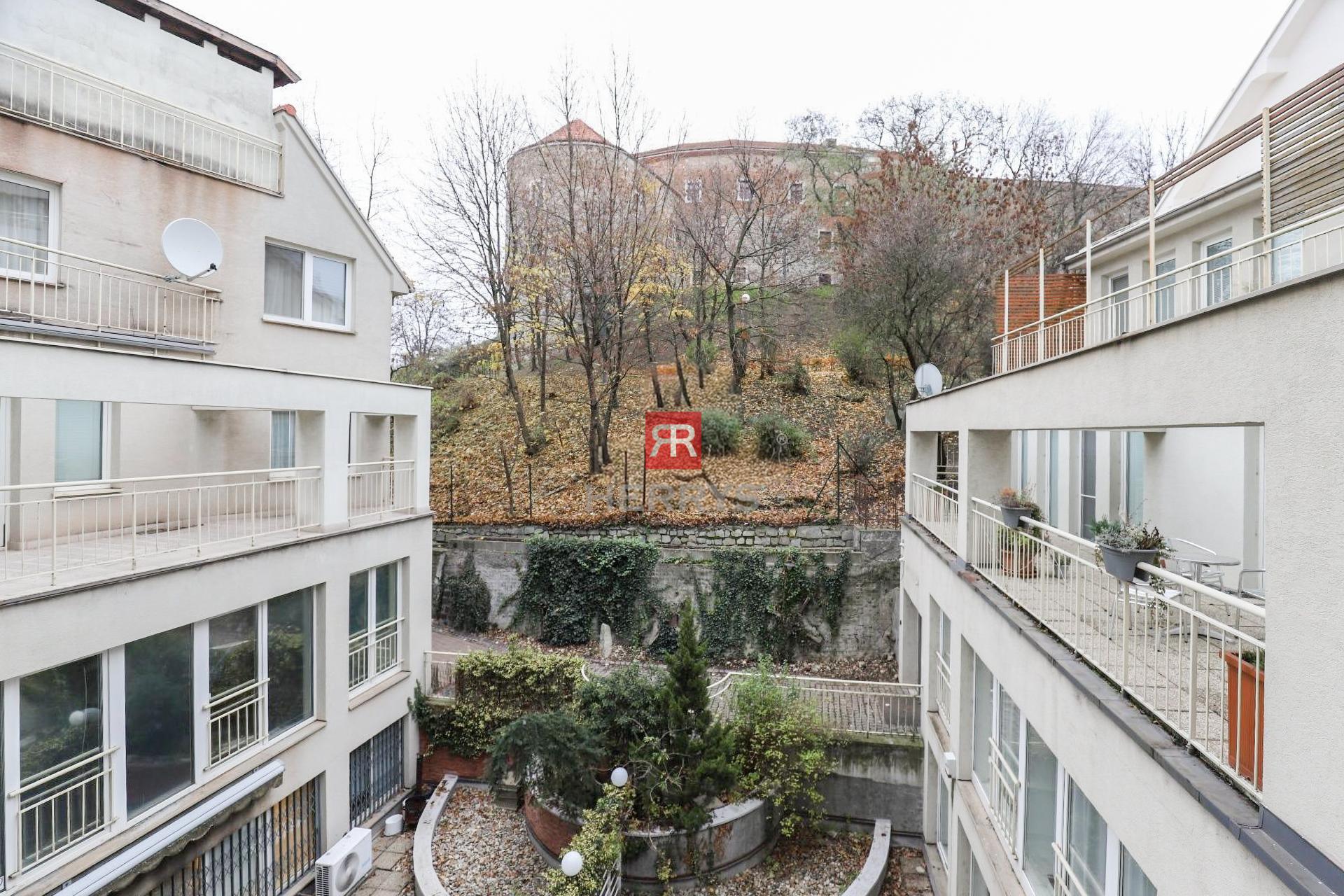 HERRYS - Na prenájom elegantný a priestranný 4 izbový byt v lukratívnej lokalite, Zámocká ulica