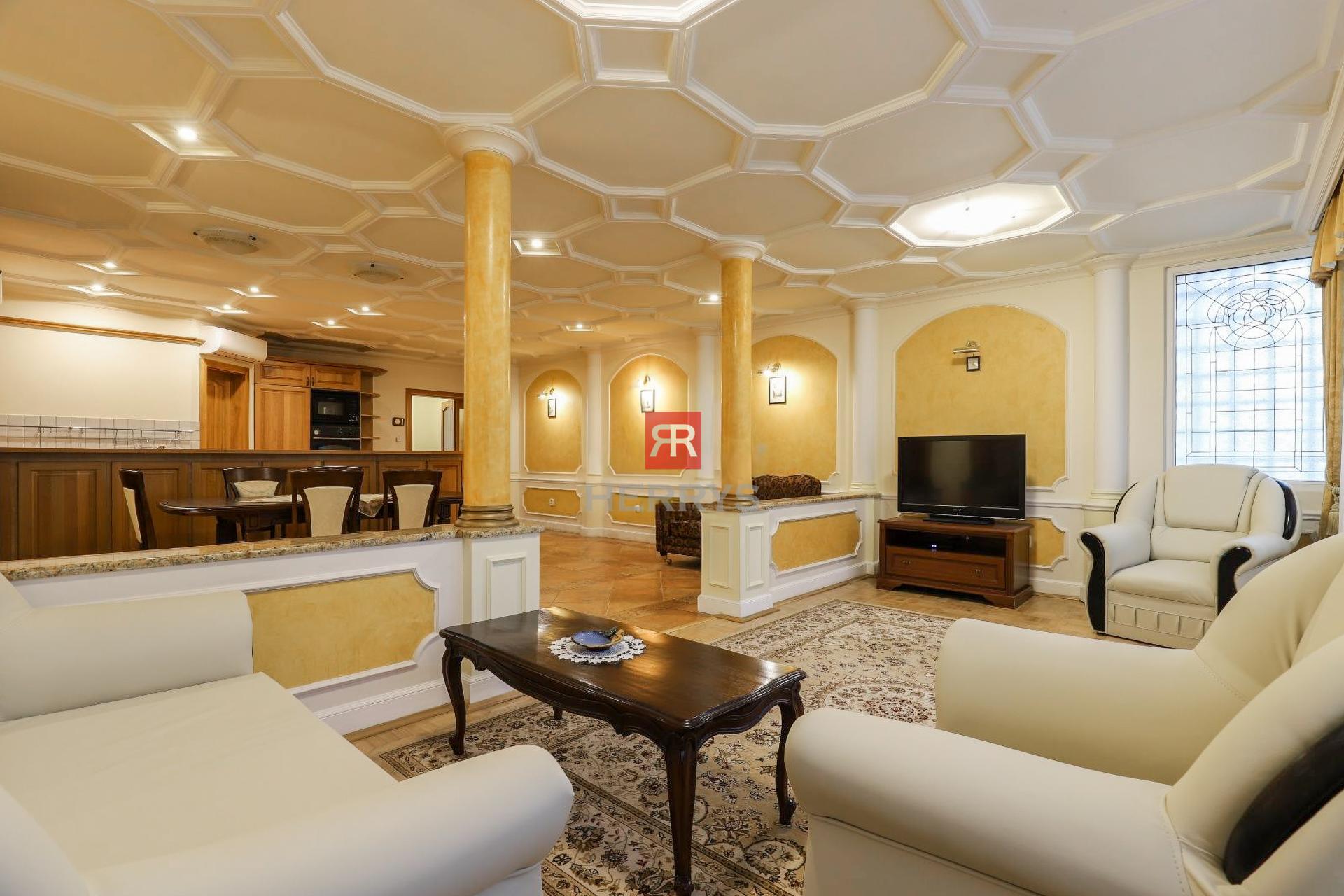 HERRYS - Na prenájom elegantný a priestranný 4 izbový byt v lukratívnej lokalite, Zámocká ulica