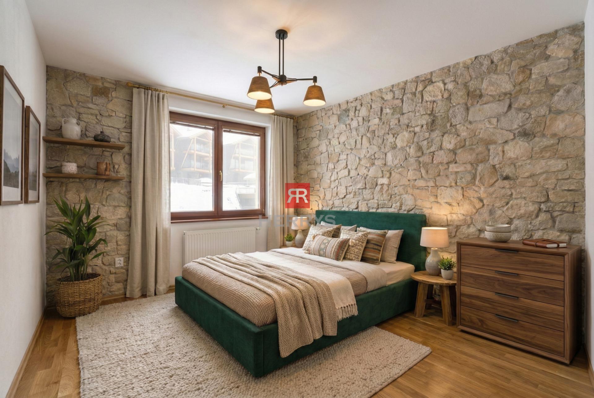 HERRYS - Na predaj 3 izbový priestranný byt v srdci Donovalov s dobrou dispozíciou, 3x parking