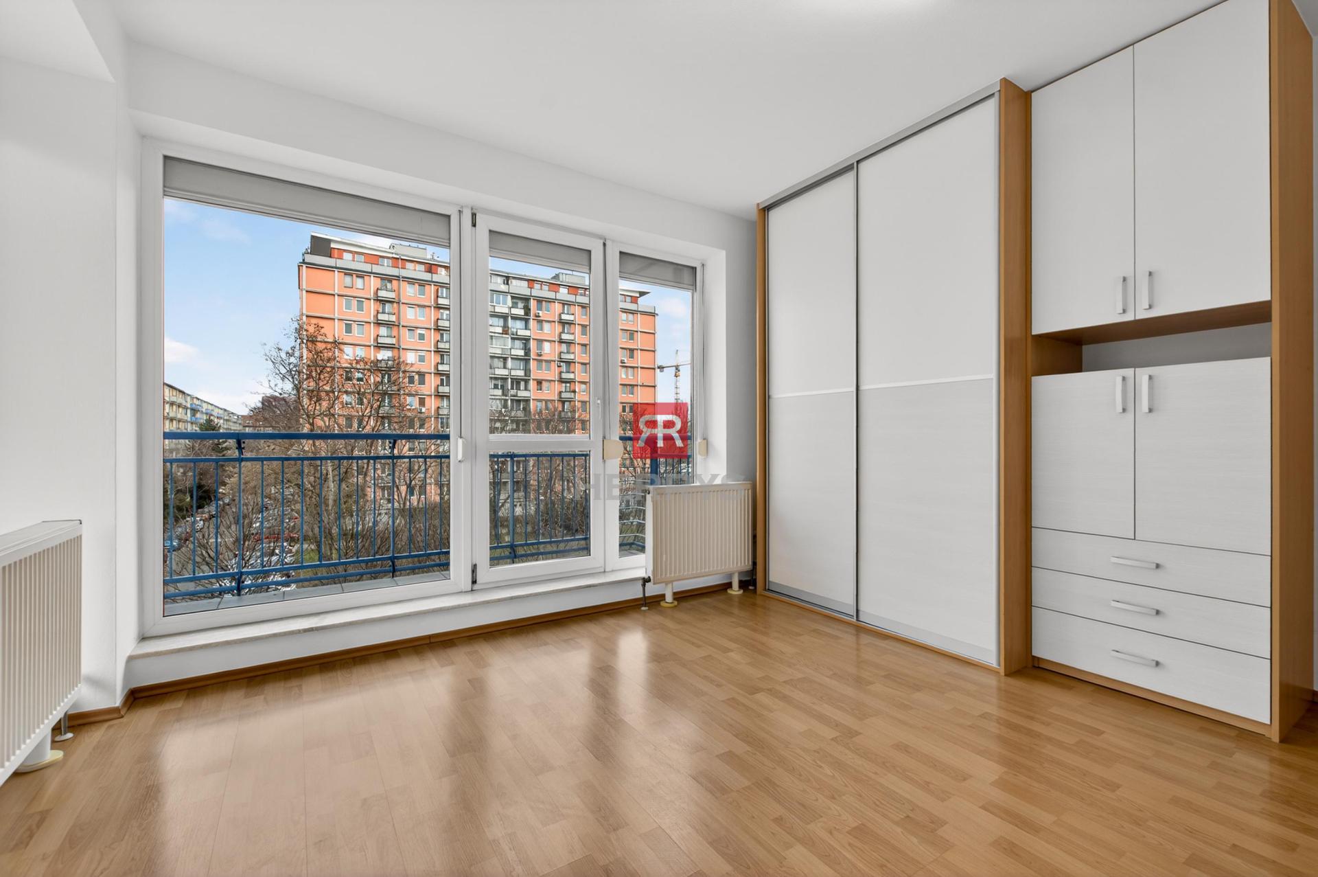 HERRYS - Na predaj svetlý a priestranný 4-izbový byt s garážou na Račianskom mýte