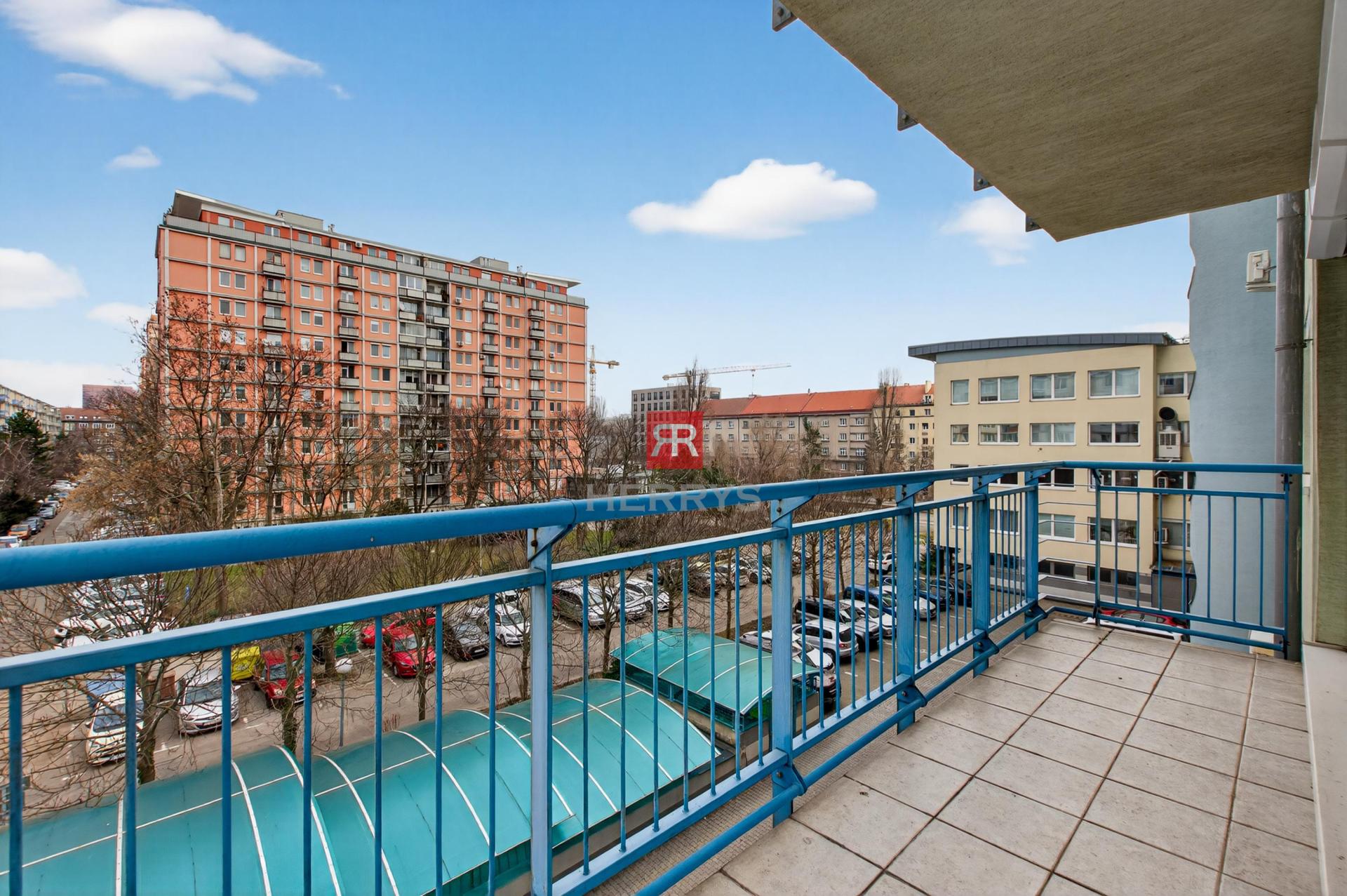 HERRYS - Na predaj svetlý a priestranný 4-izbový byt s garážou na Račianskom mýte