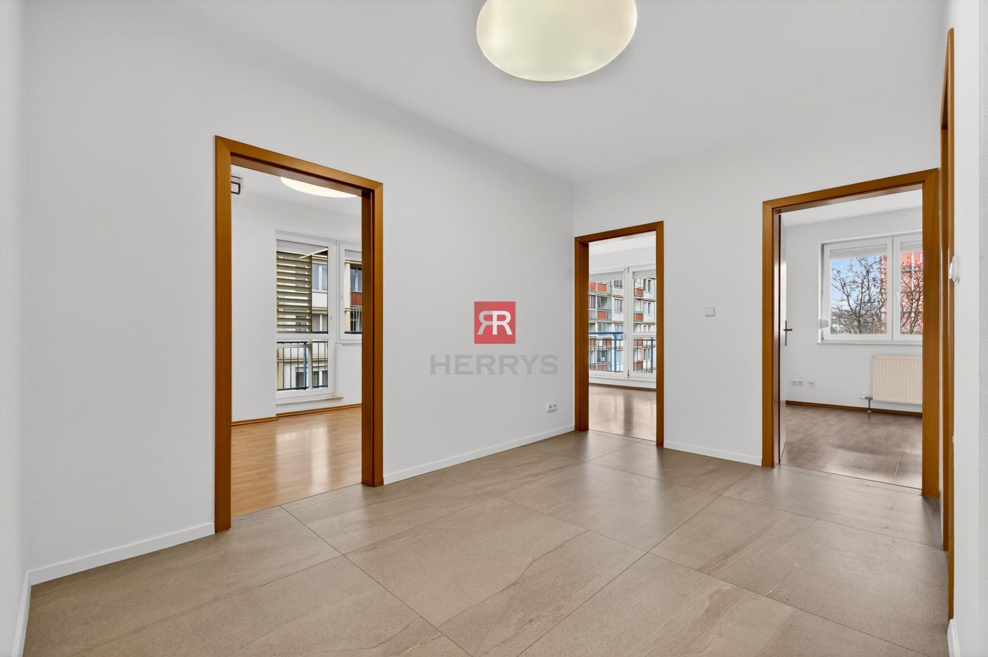 HERRYS - Na predaj svetlý a priestranný 4-izbový byt s garážou na Račianskom mýte