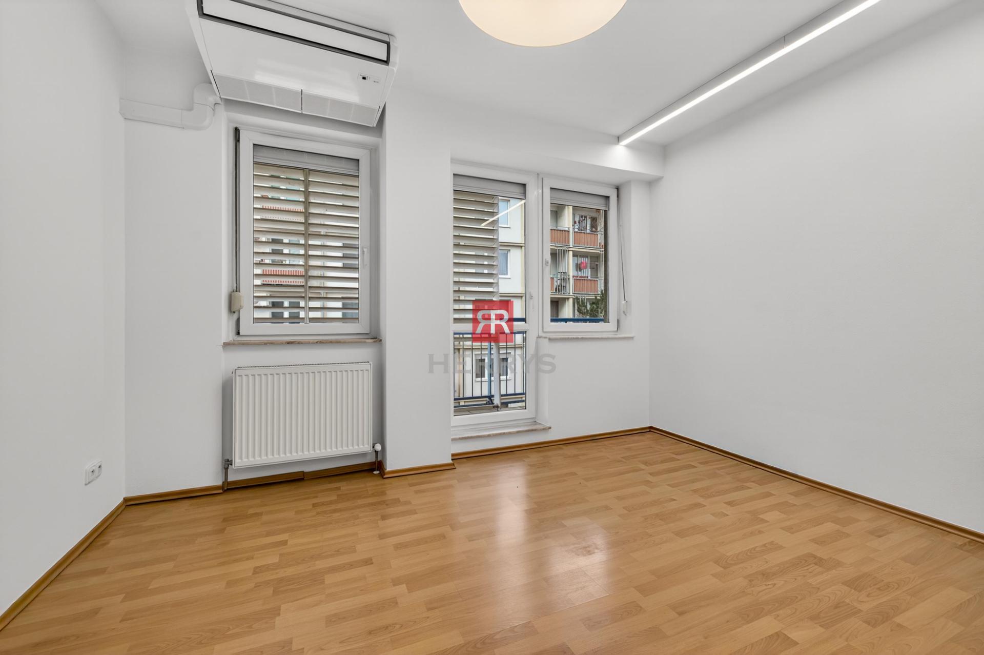 HERRYS - Na predaj svetlý a priestranný 4-izbový byt s garážou na Račianskom mýte