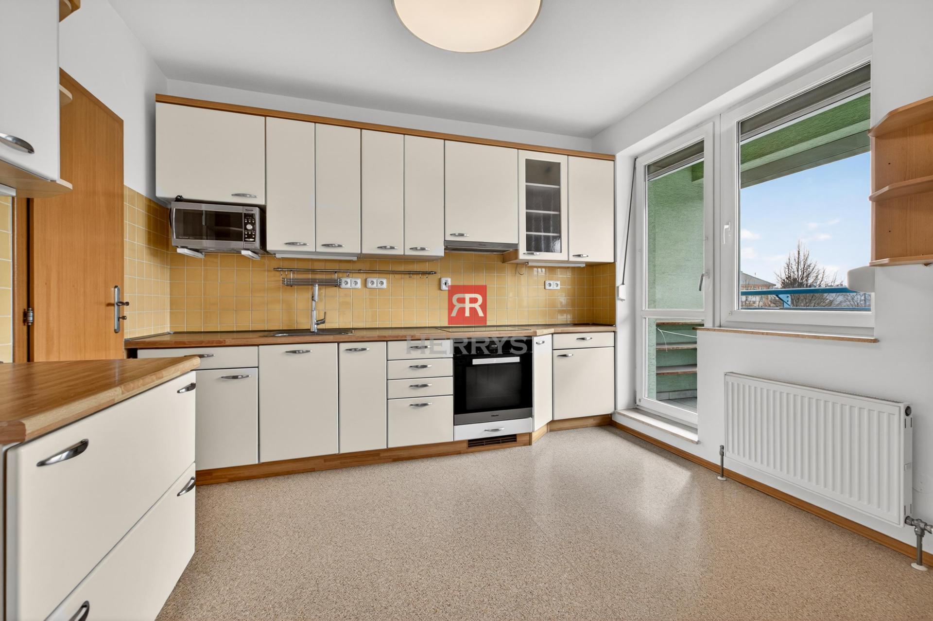 HERRYS - Na predaj svetlý a priestranný 4-izbový byt s garážou na Račianskom mýte