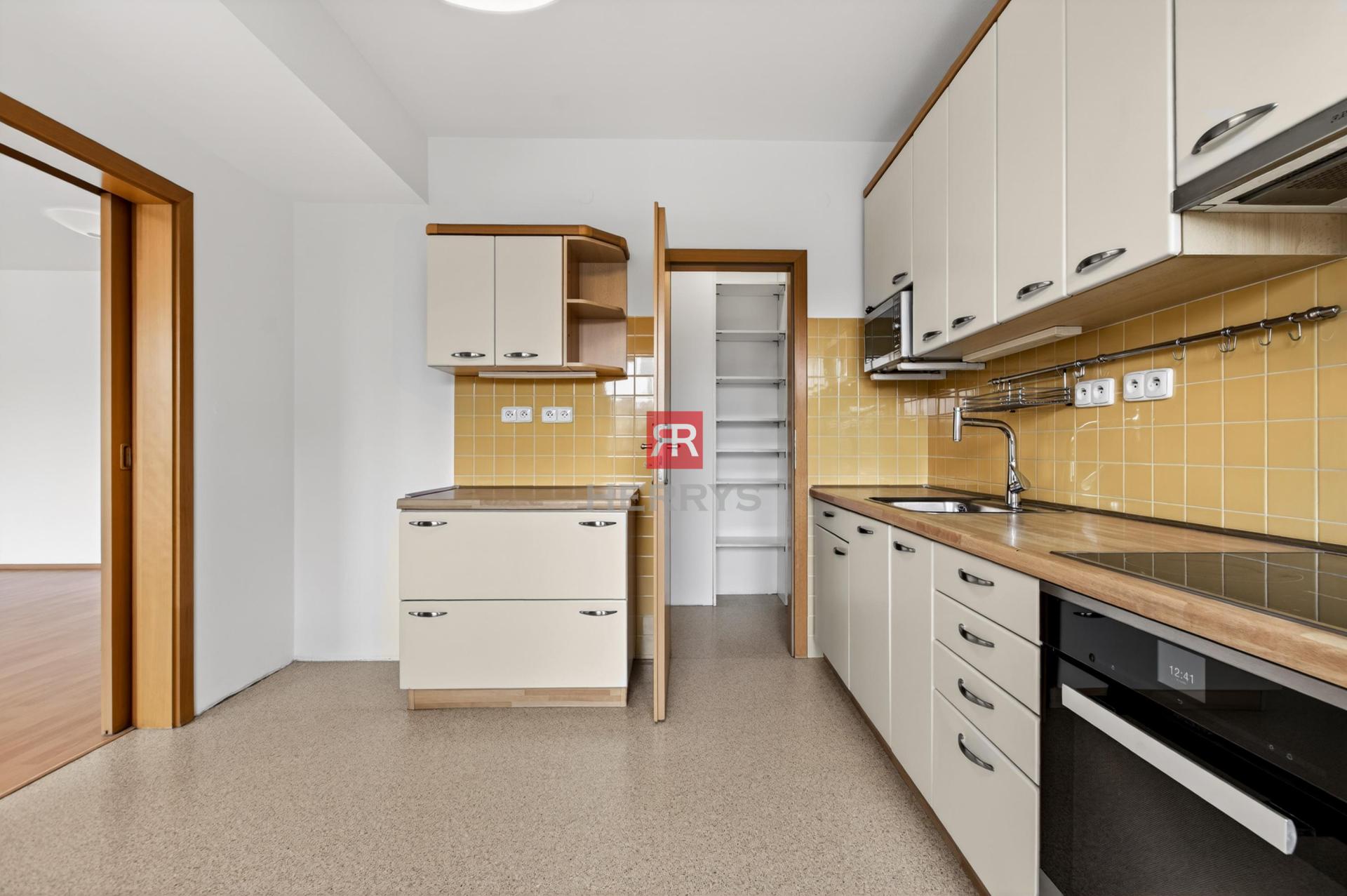 HERRYS - Na predaj svetlý a priestranný 4-izbový byt s garážou na Račianskom mýte