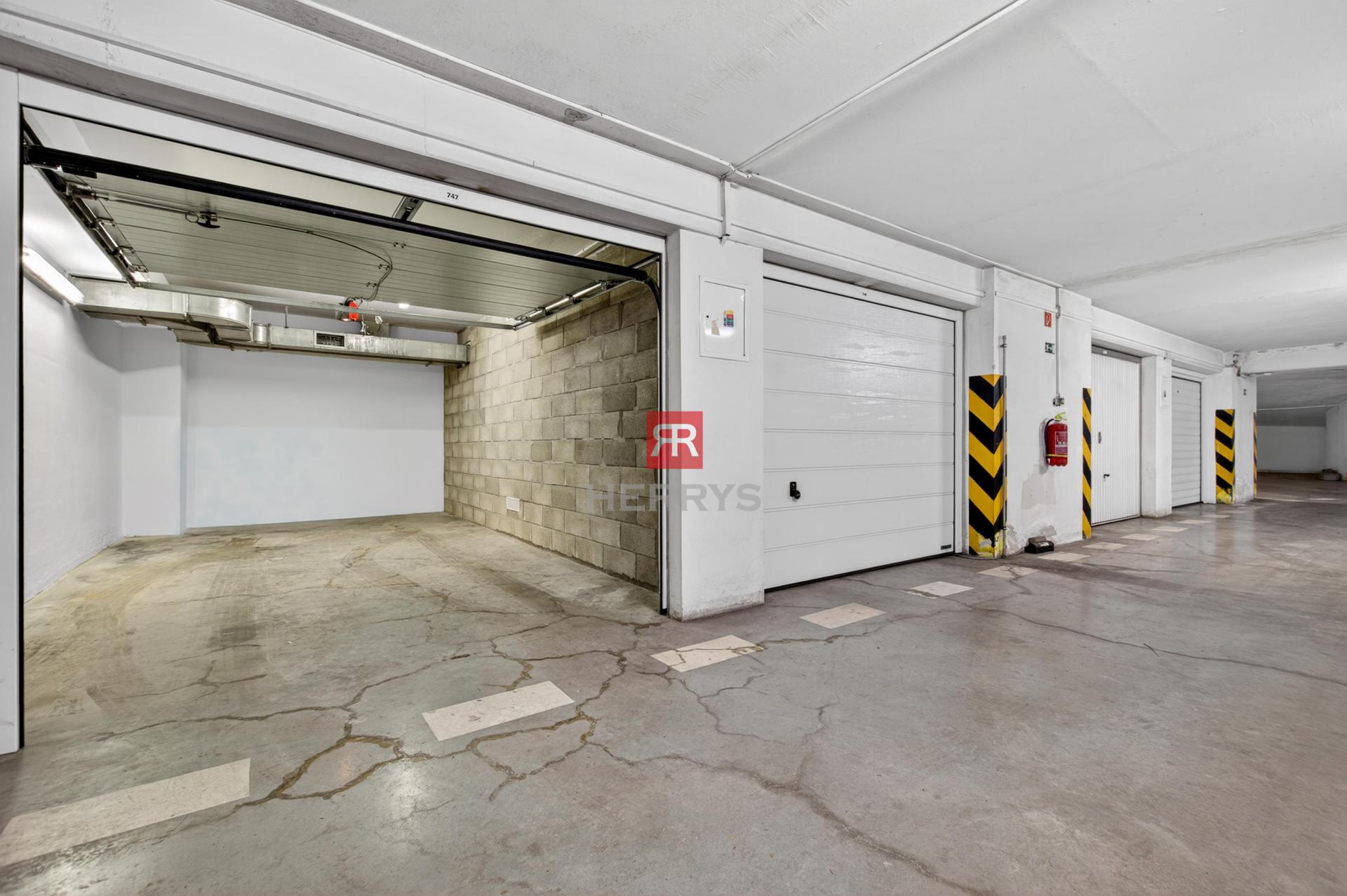 HERRYS - Na predaj svetlý a priestranný 4-izbový byt s garážou na Račianskom mýte