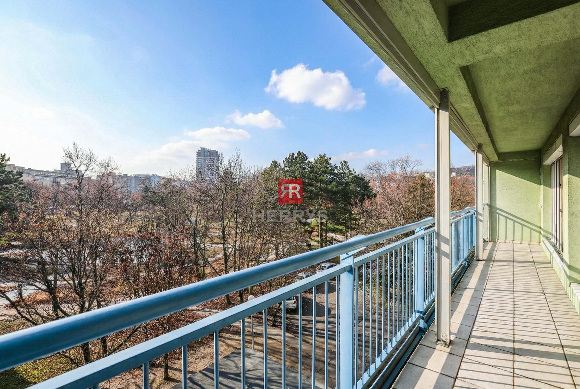 HERRYS - Na predaj svetlý a priestranný 4-izbový byt s garážou na Račianskom mýte