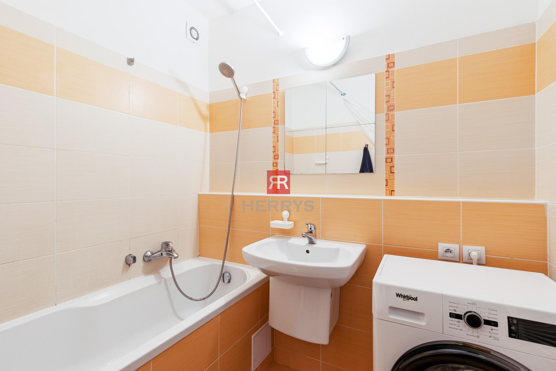 HERRYS - Na predaj priestranný 1 izbový byt so samostatnou kuchyňou a balkónom, Sibírska ulica