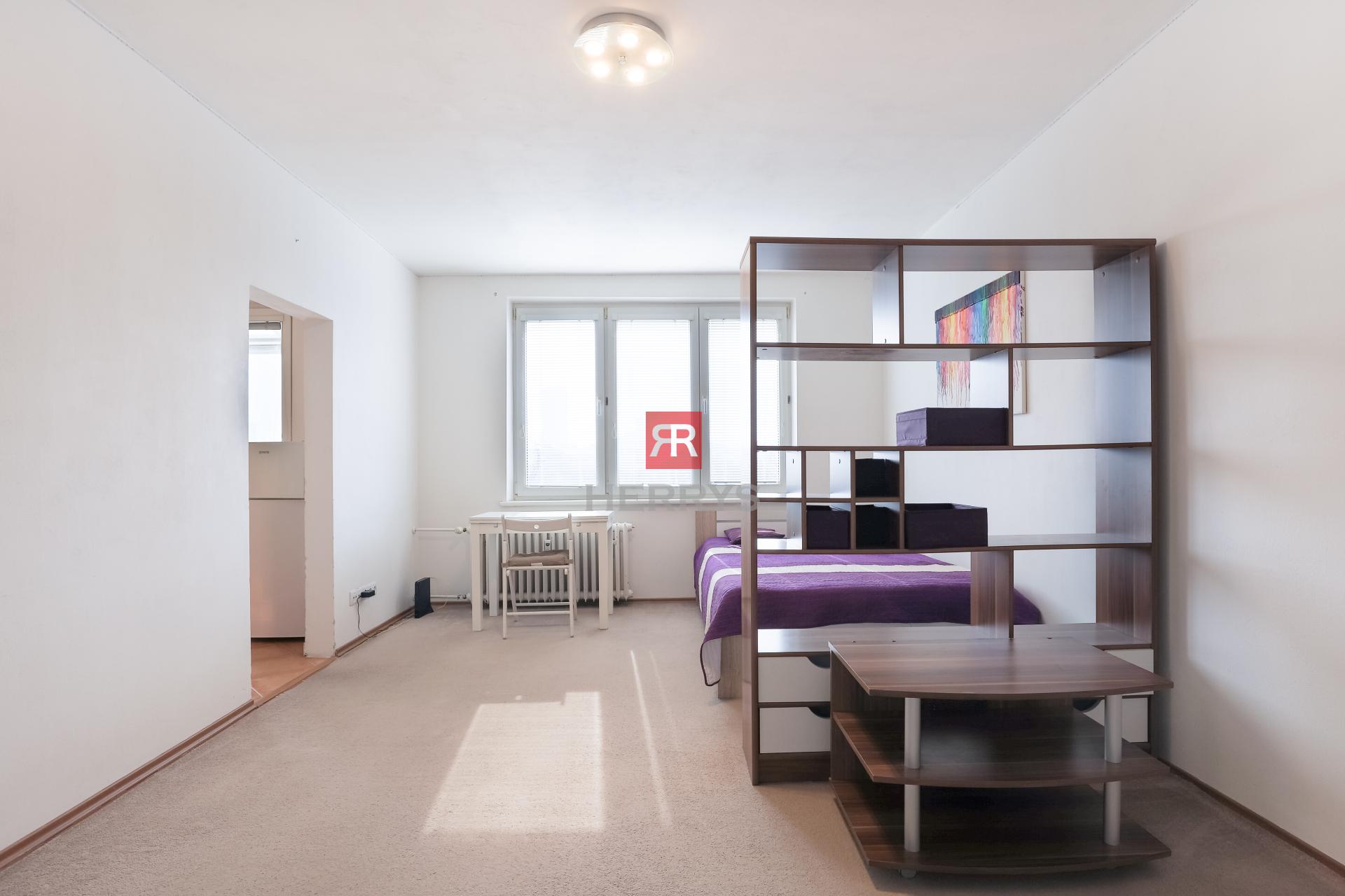 HERRYS - Na predaj priestranný 1 izbový byt so samostatnou kuchyňou a balkónom, Sibírska ulica