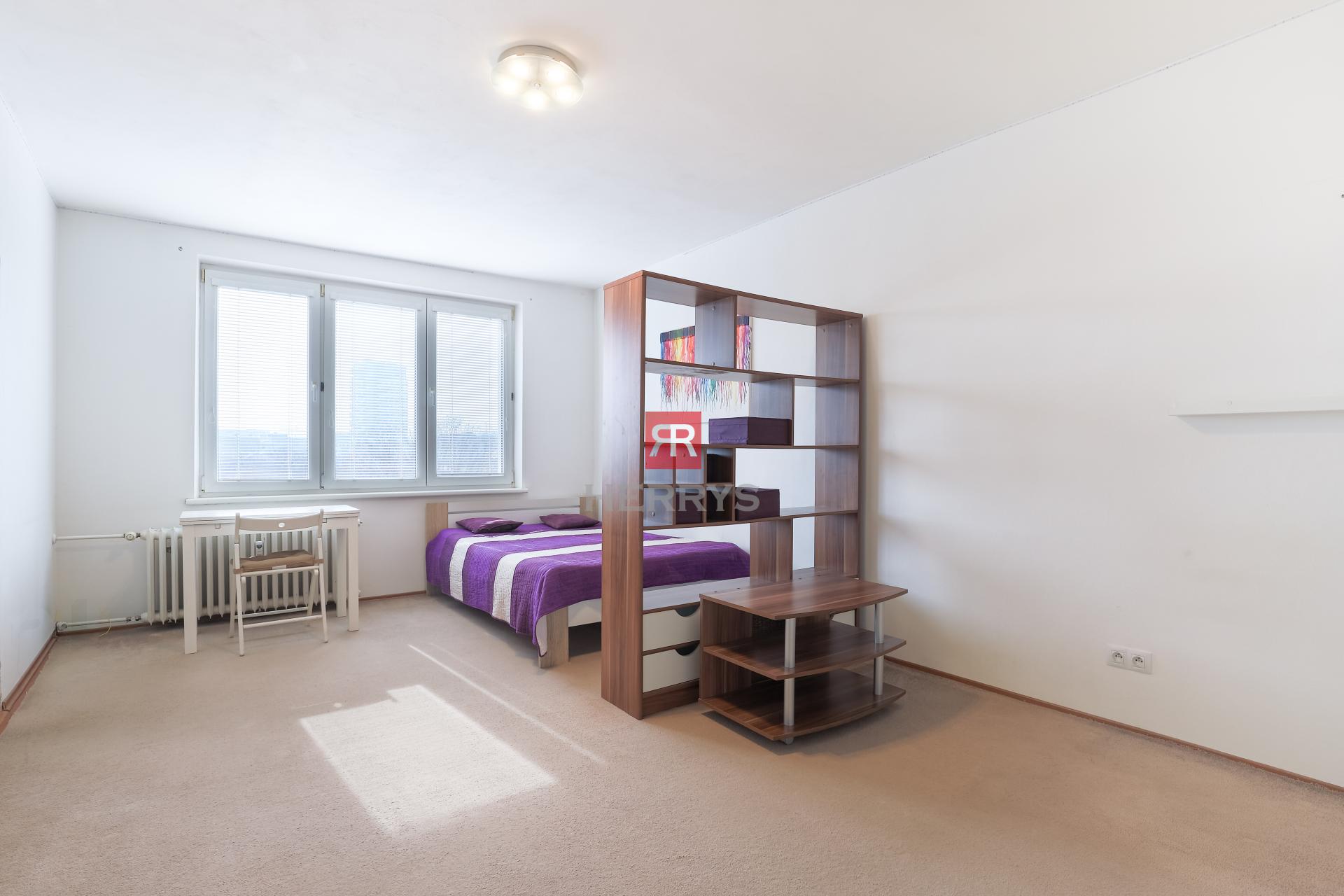 HERRYS - Na predaj priestranný 1 izbový byt so samostatnou kuchyňou a balkónom, Sibírska ulica