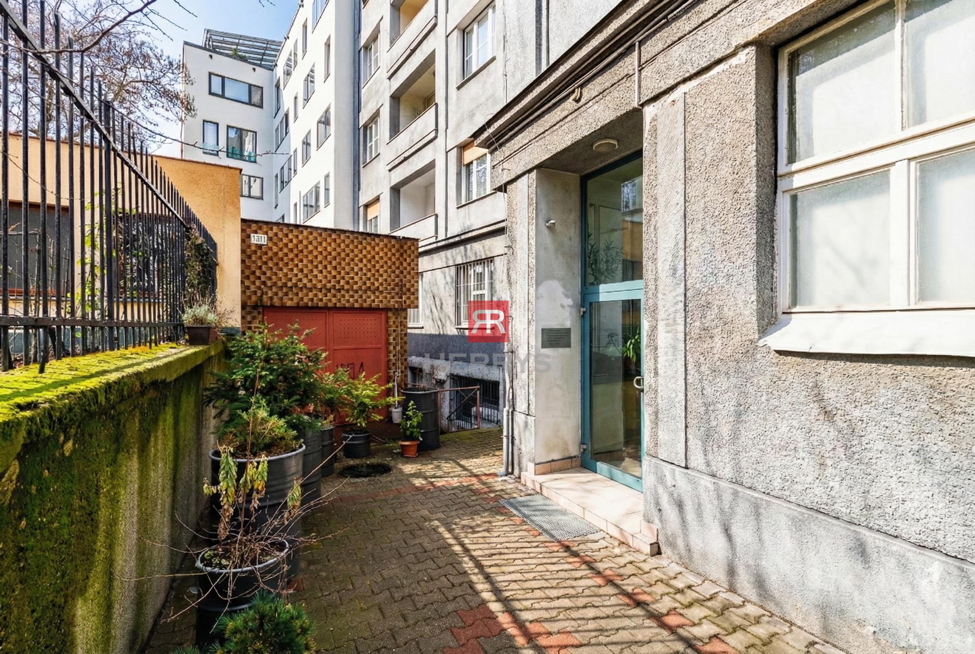 HERRYS - Na predaj exkluzívny staromestský 4 izbový byt s možnosťou prerobenia na 5 izbový&nbsp;