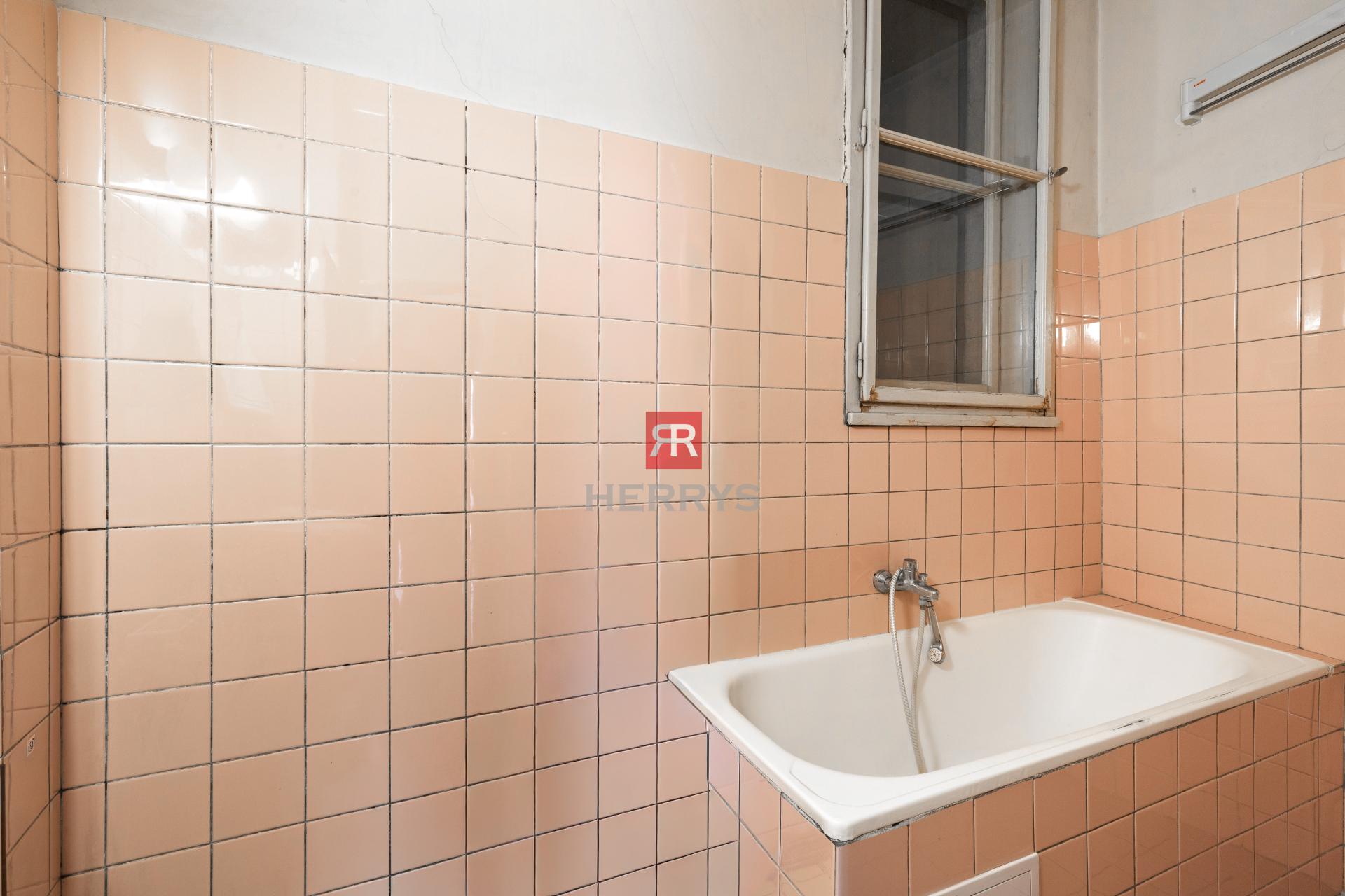 HERRYS - Na predaj exkluzívny staromestský 4 izbový byt s možnosťou prerobenia na 5 izbový&nbsp;