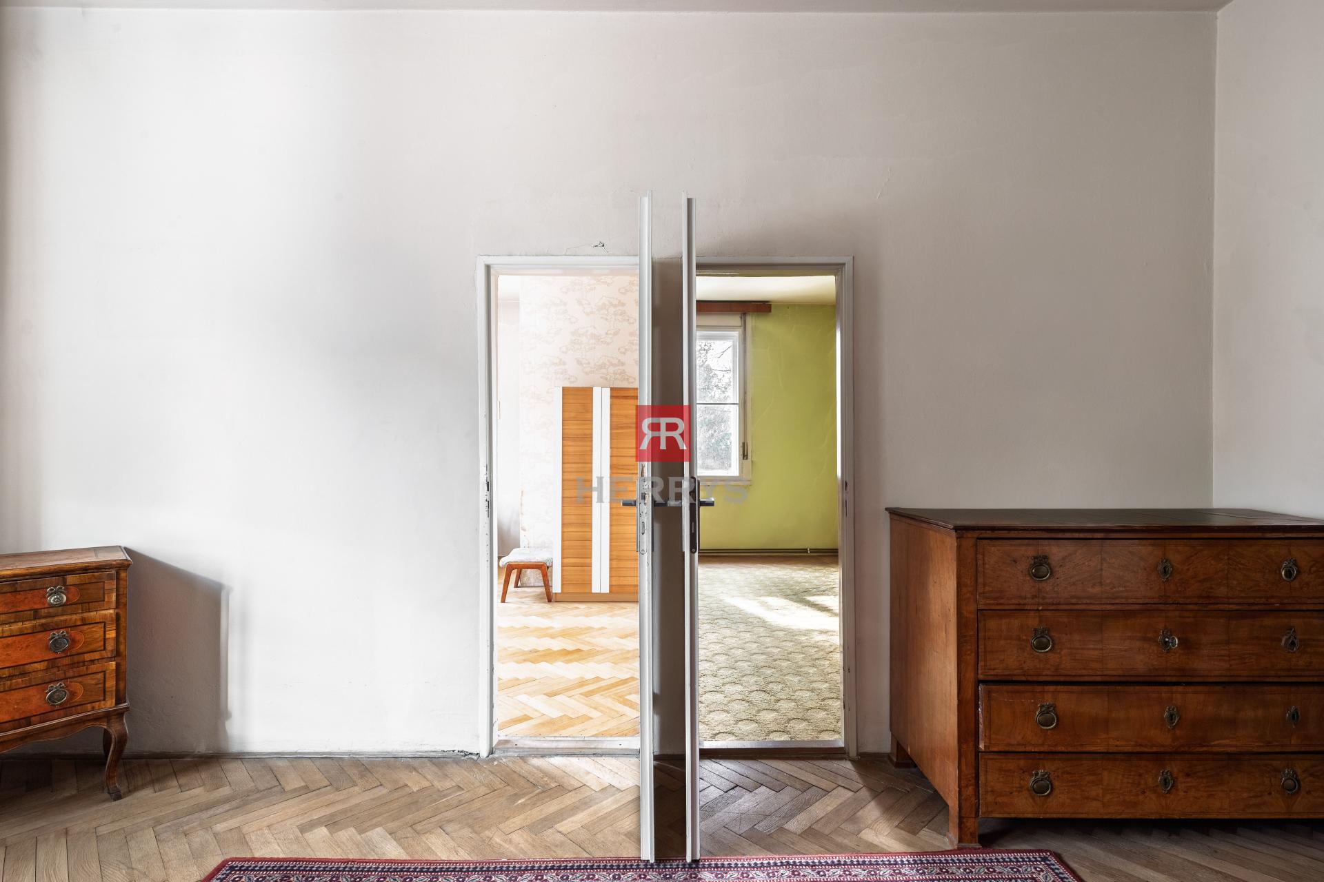 HERRYS - Na predaj exkluzívny staromestský 4 izbový byt s možnosťou prerobenia na 5 izbový&nbsp;