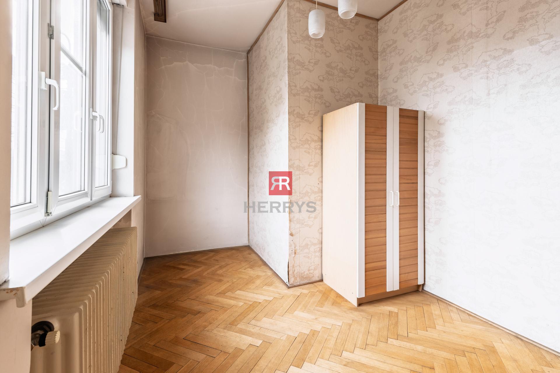 HERRYS - Na predaj exkluzívny staromestský 4 izbový byt s možnosťou prerobenia na 5 izbový&nbsp;