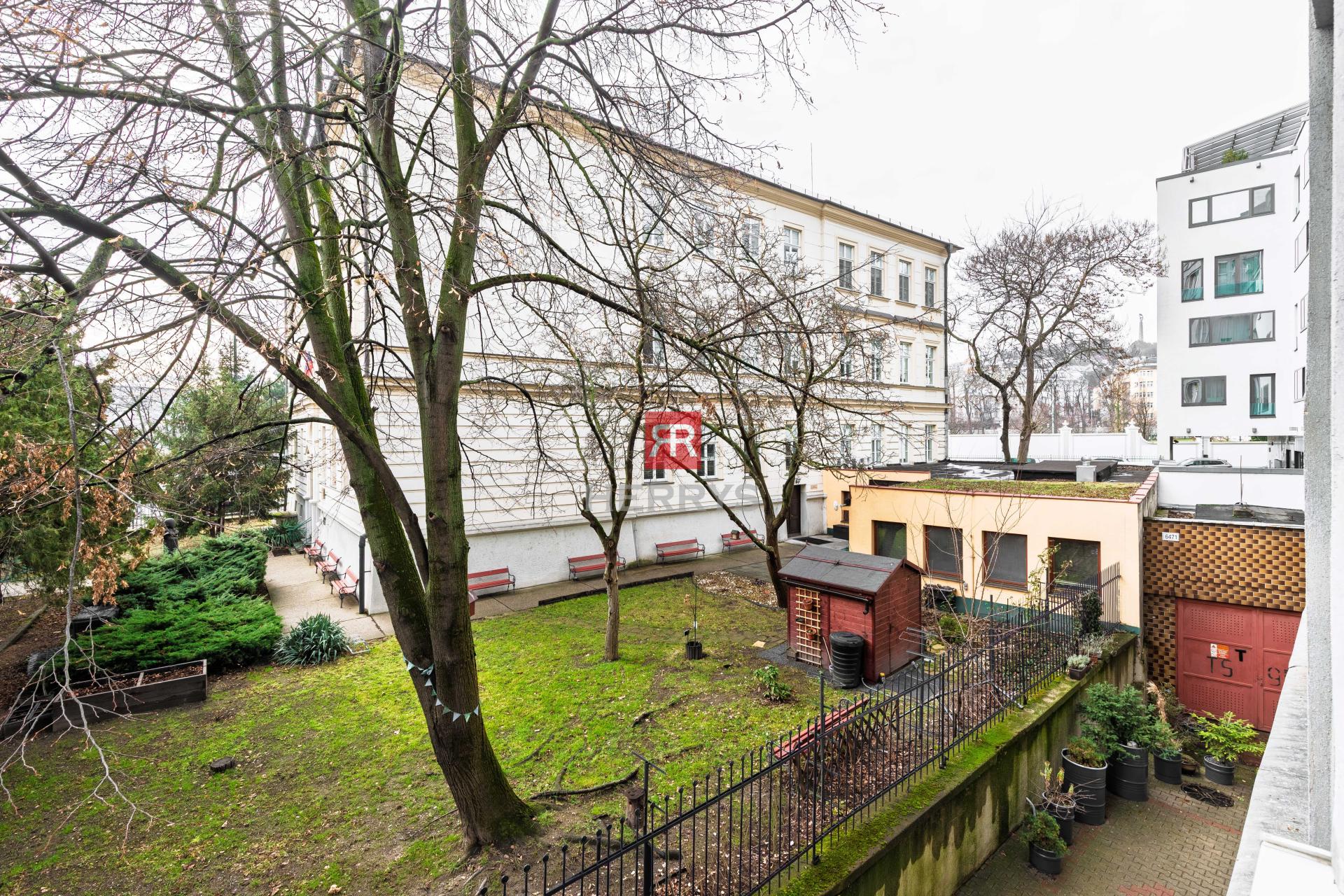 HERRYS - Na predaj exkluzívny staromestský 4 izbový byt s možnosťou prerobenia na 5 izbový&nbsp;