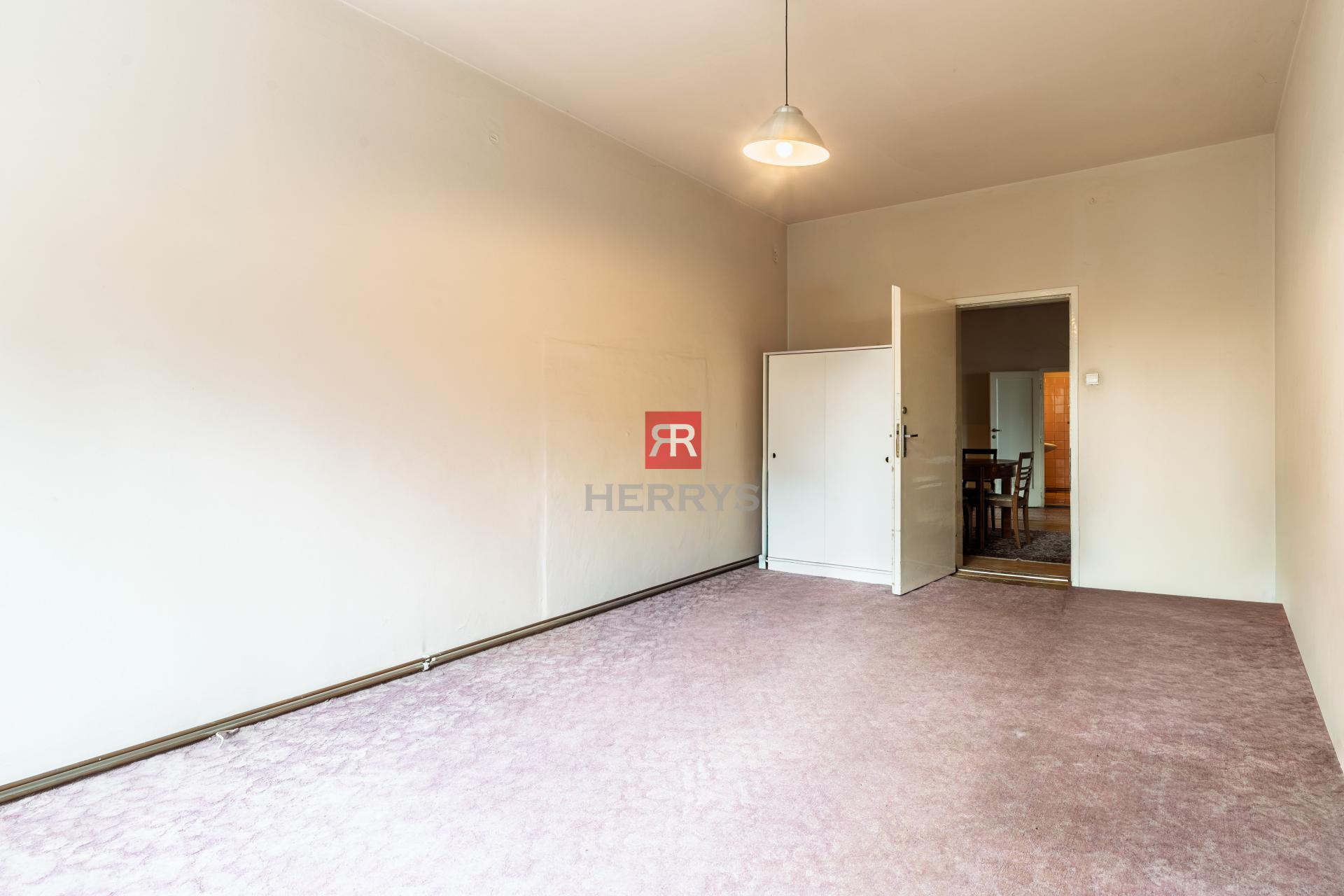 HERRYS - Na predaj exkluzívny staromestský 4 izbový byt s možnosťou prerobenia na 5 izbový&nbsp;