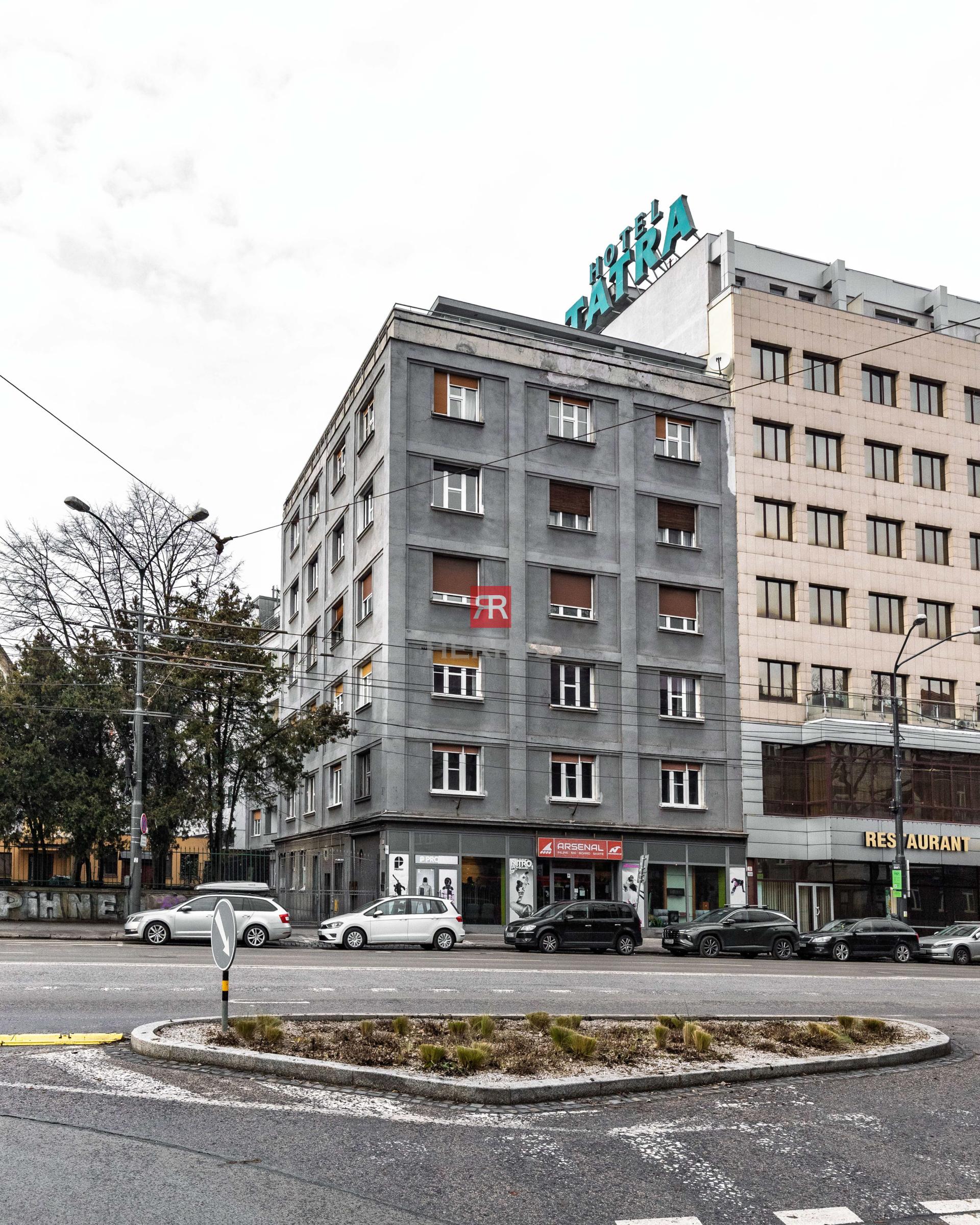 HERRYS - Na predaj exkluzívny staromestský 4 izbový byt s možnosťou prerobenia na 5 izbový&nbsp;